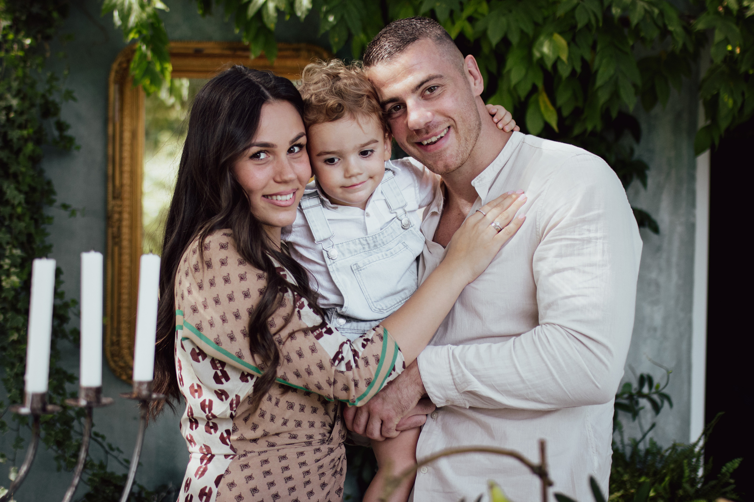 fotografija srećne porodice