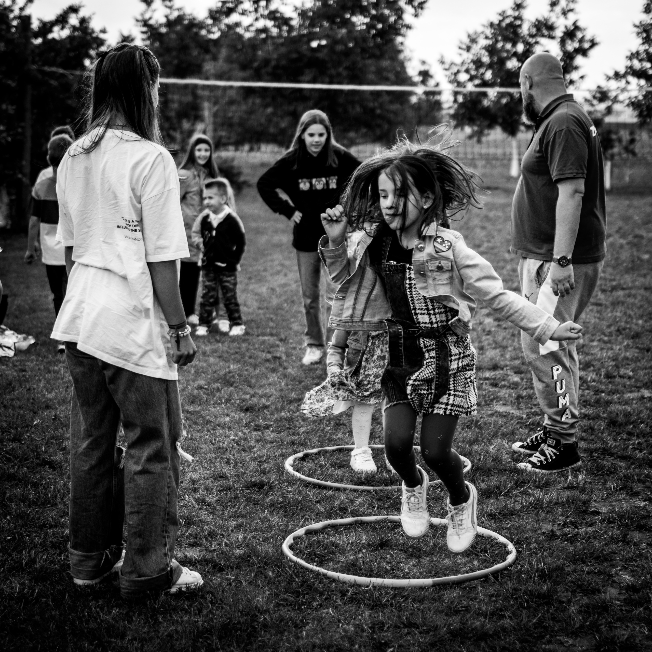 crno-bela fotografija dečije igre