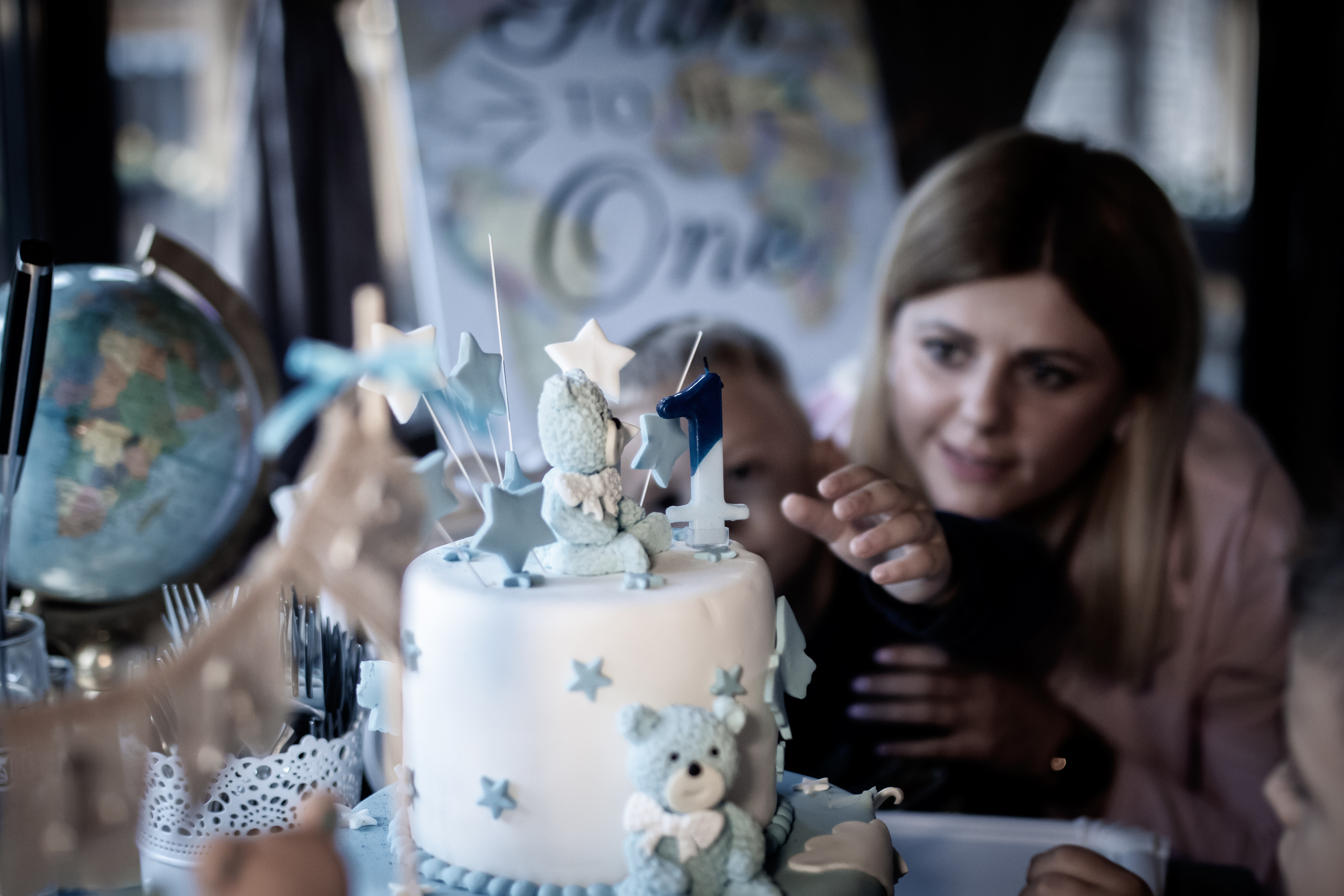 fotografisanje torte na proslavi prvog rođendana