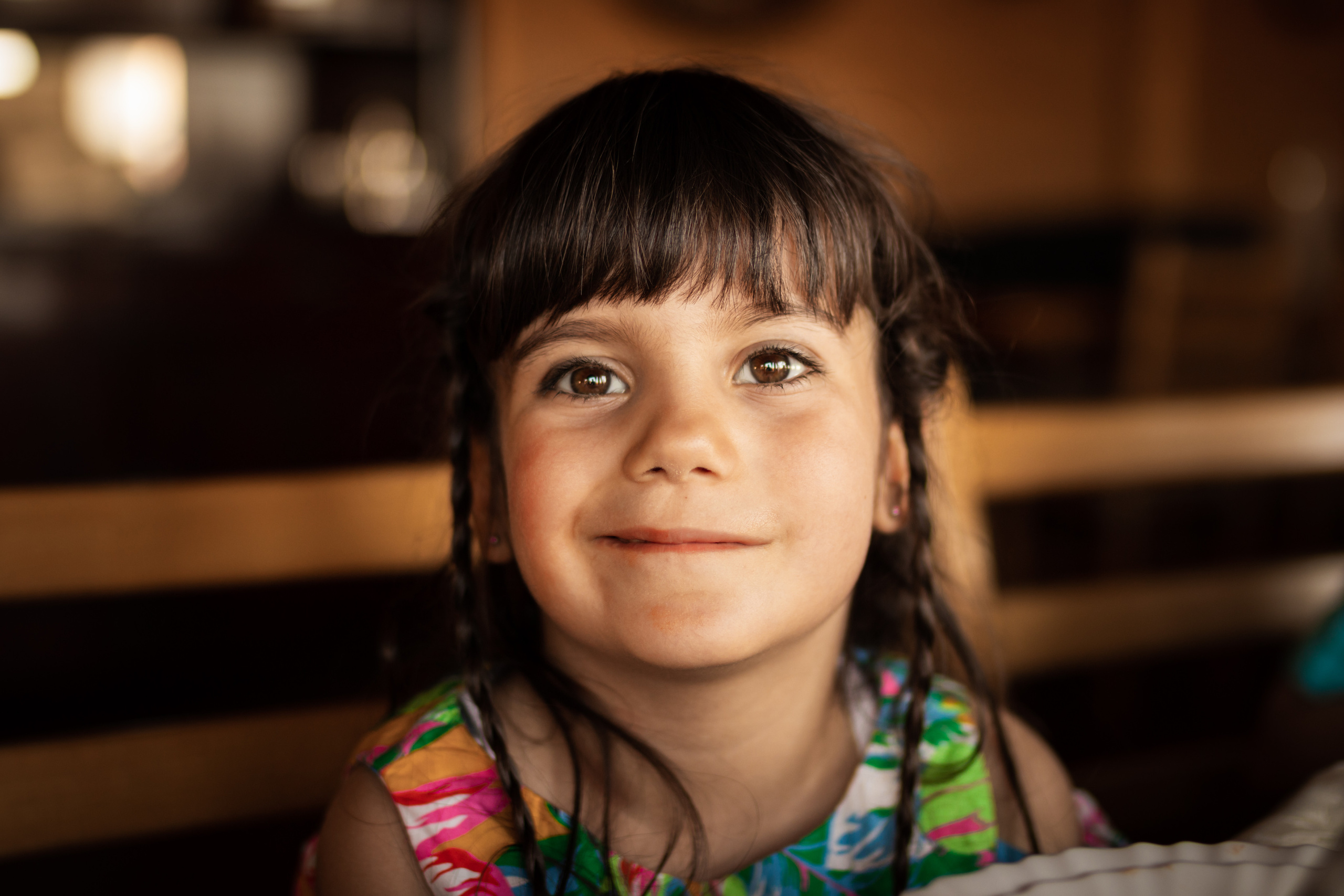 fotografisanje nasmejane devojčice na proslavi prvog rođendana