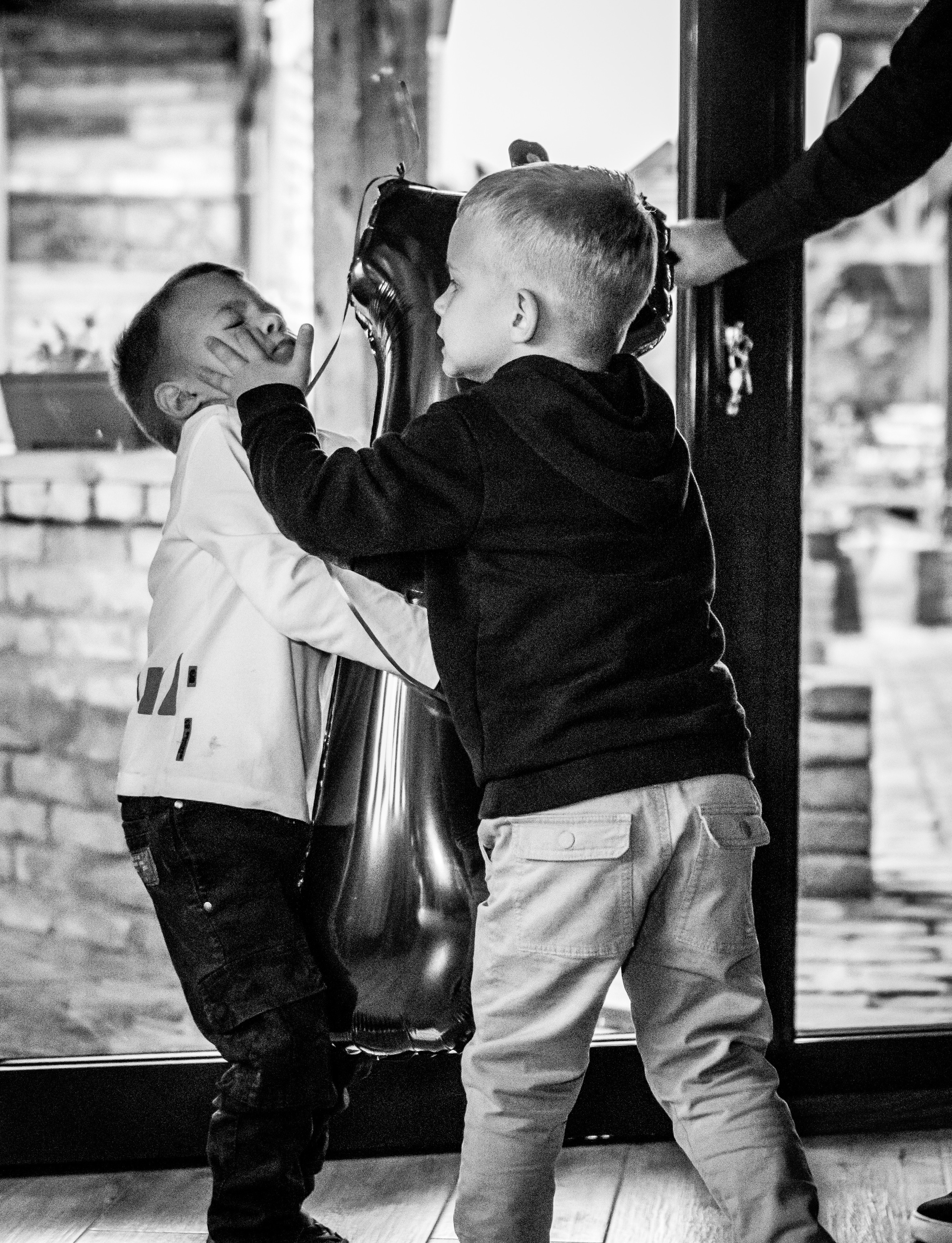 crno-bela slika uspomene sa proslave prvog rođendana