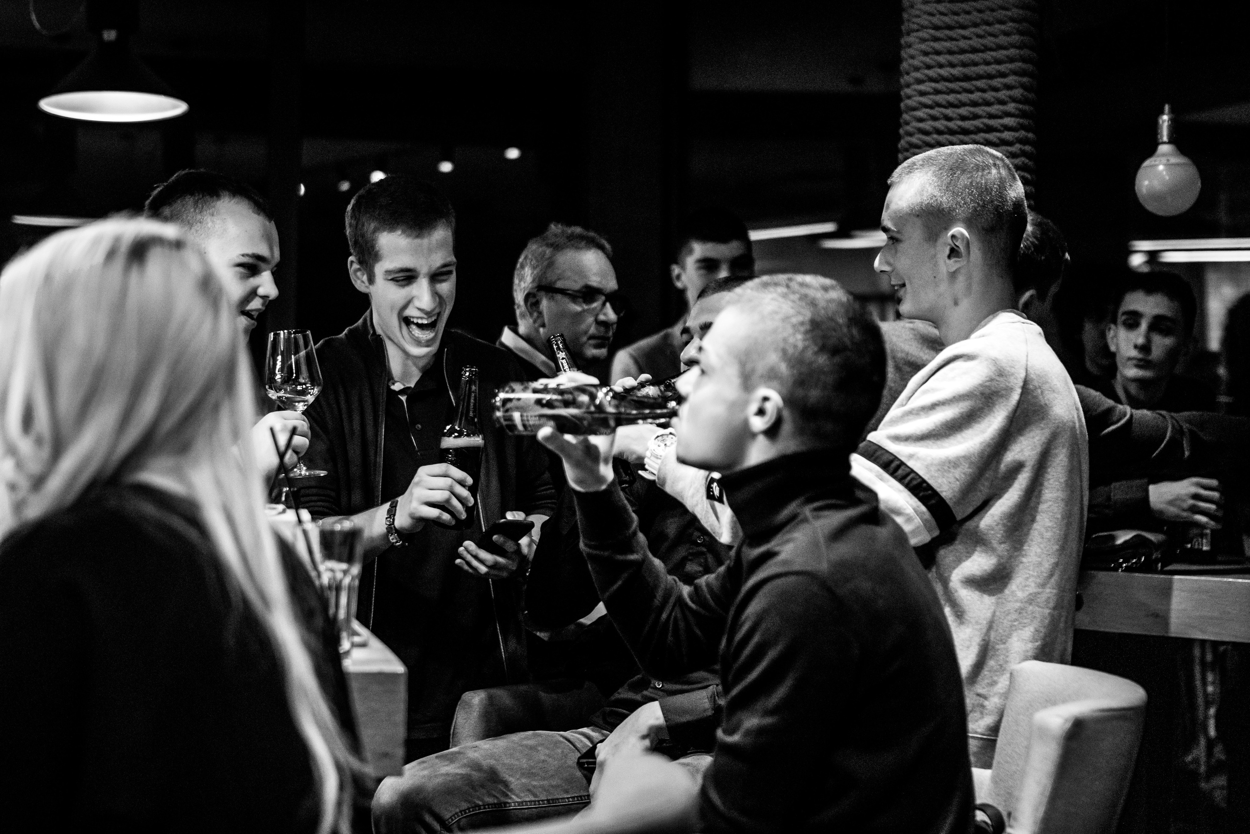 crno-bela fotografija uspomena sa rođendana