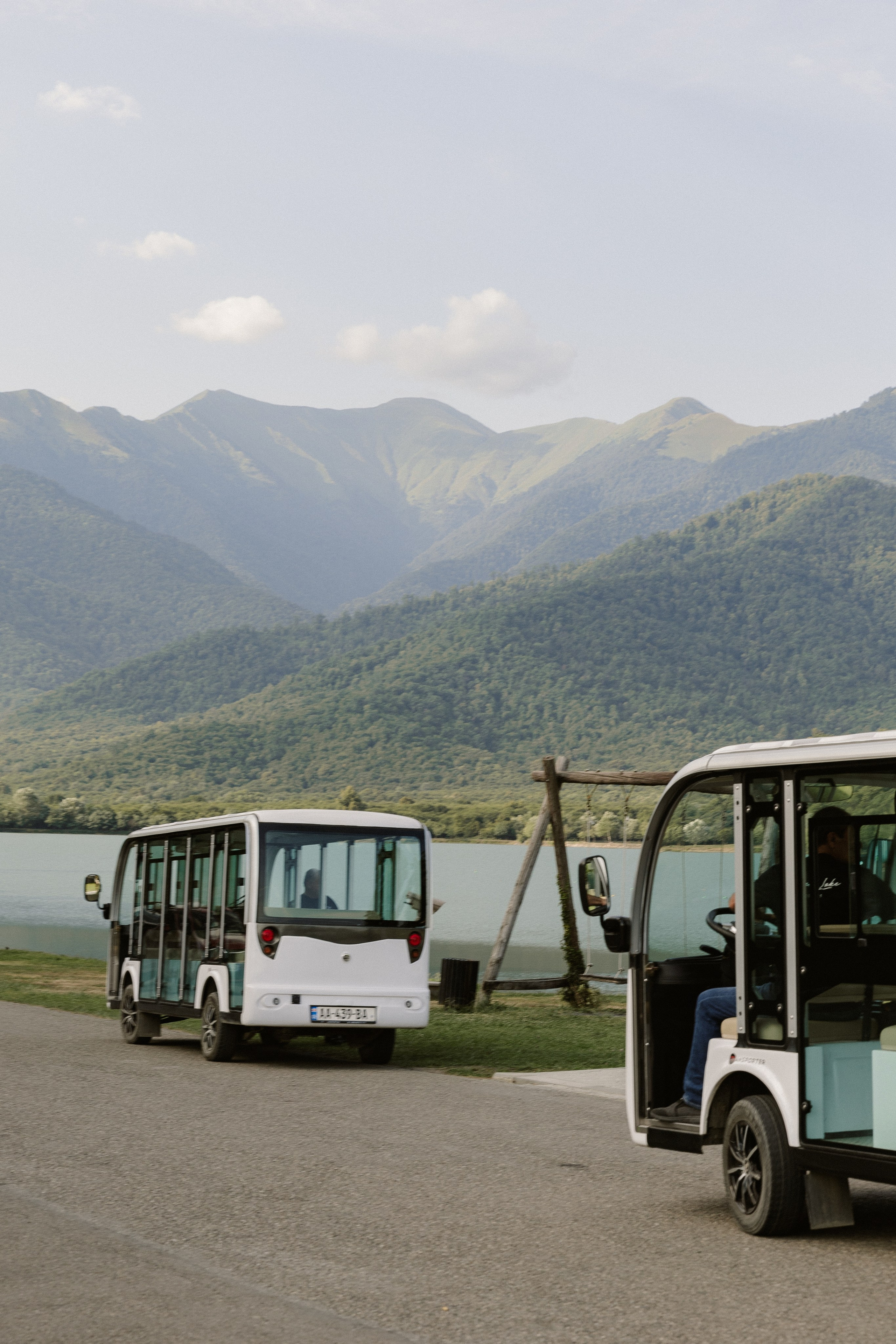 Thesakaya and Kevin. Photographer Anna Nazarenko