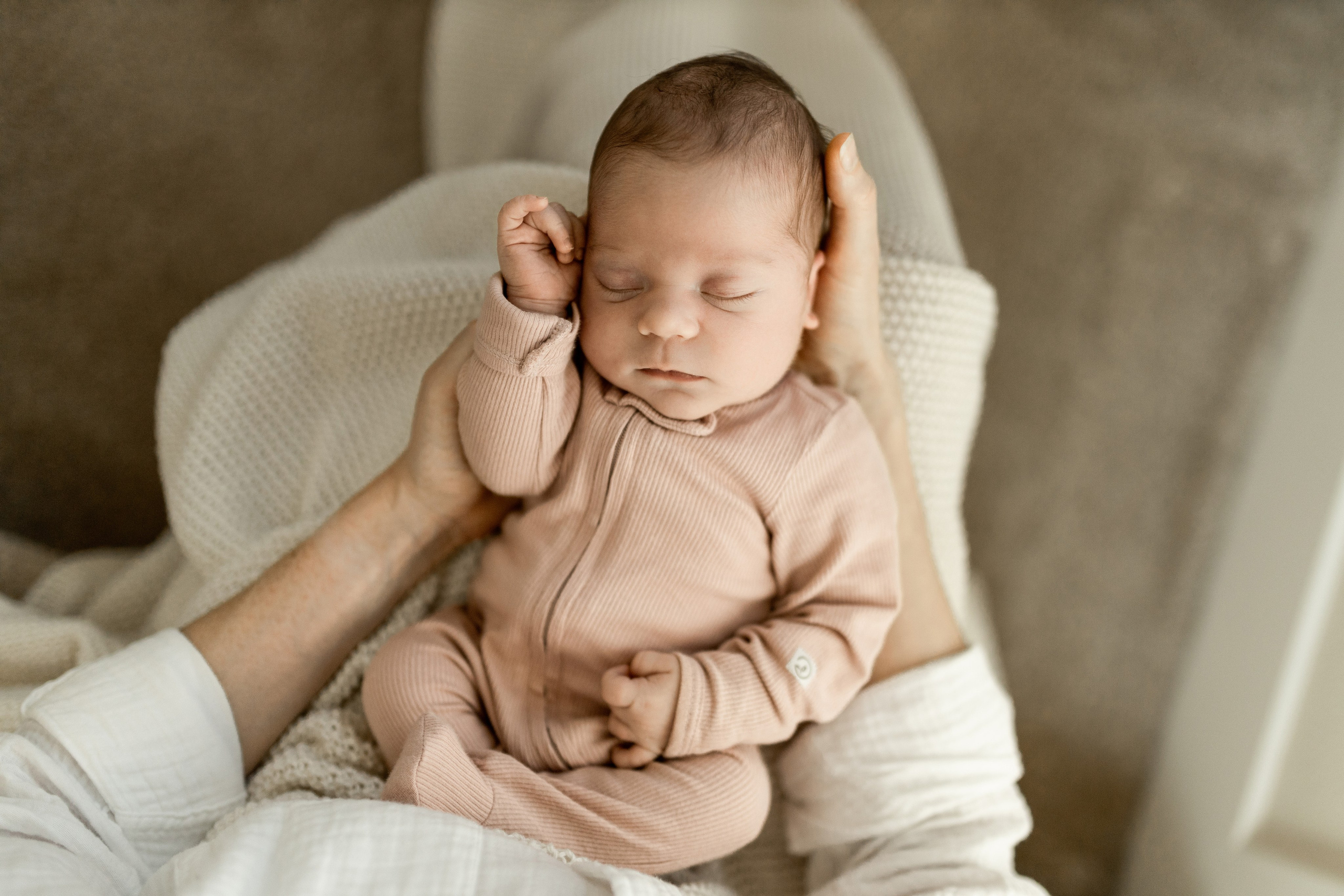 Newborn Lifestyle. Family photographer in Bay Area, California