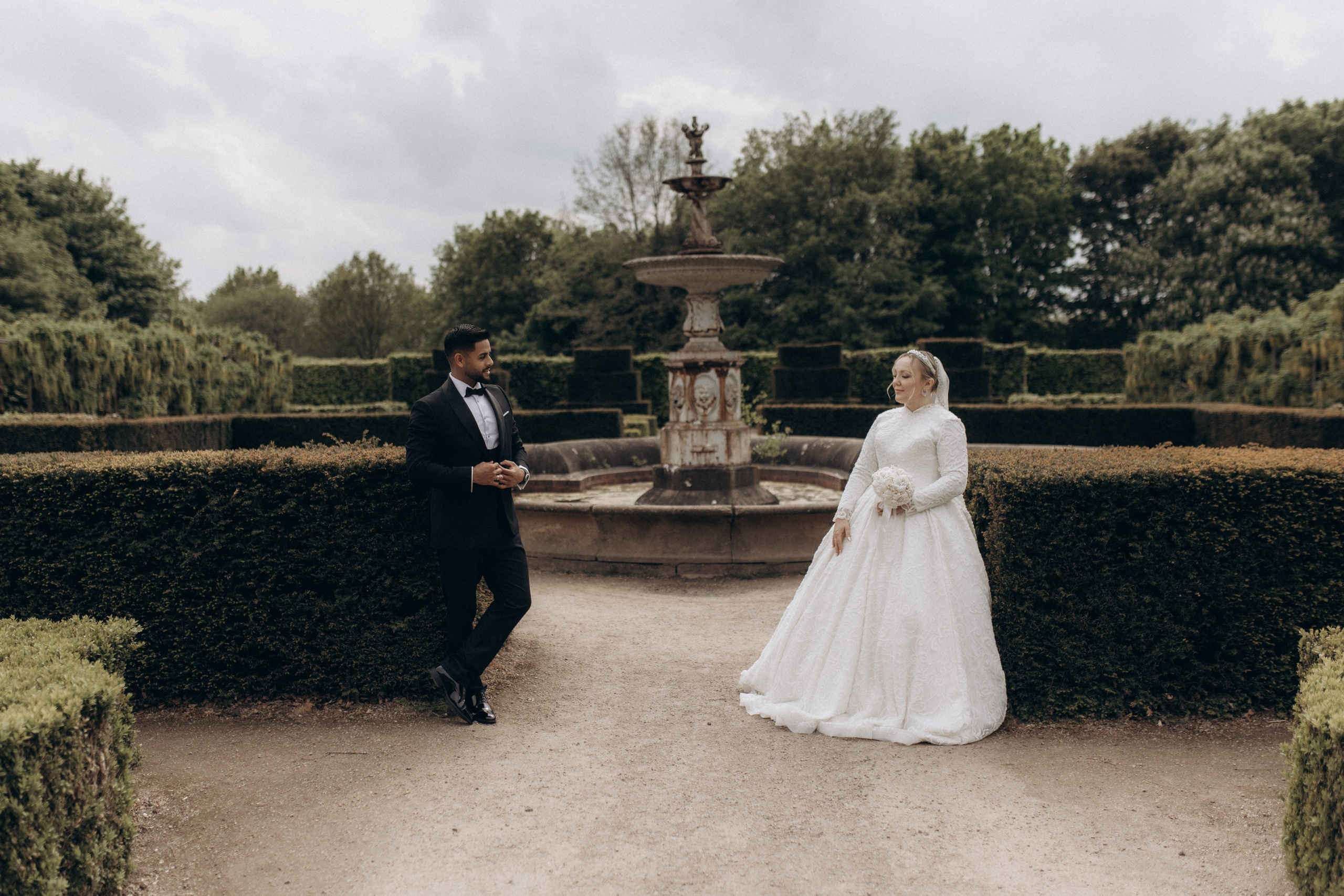 Love in the Garden. Wedding and Portrait Photographer Evie Moon