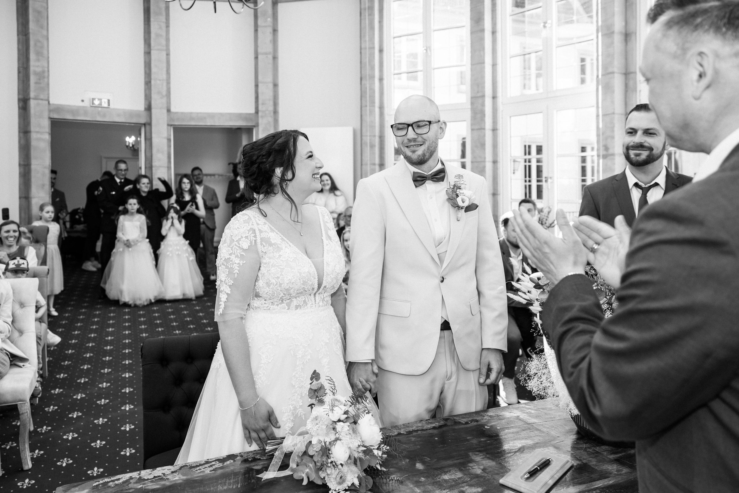 Standesamt Herford & Hücker Moor Teich – Natürliche Hochzeitsfotos & Emotionale & Reportagen. Hochzeitsfotografin in Gütersloh | Authentische Hochzeitsreportagen | TK Photographie