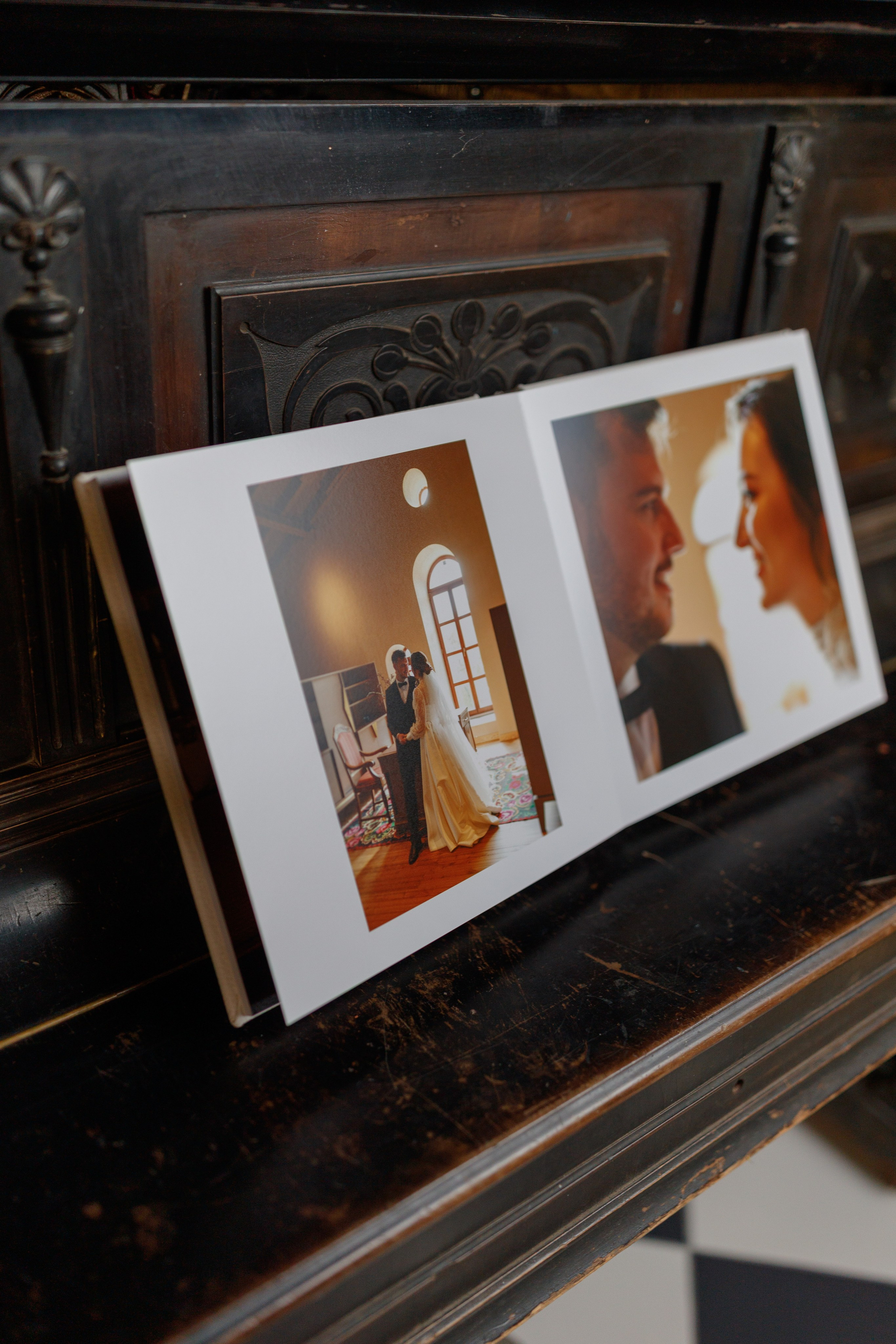 Albume de Nuntă cu Copertă din Eco-Piele Albă –  Eleganță, Lumină și Emoție. Scarlat Photography