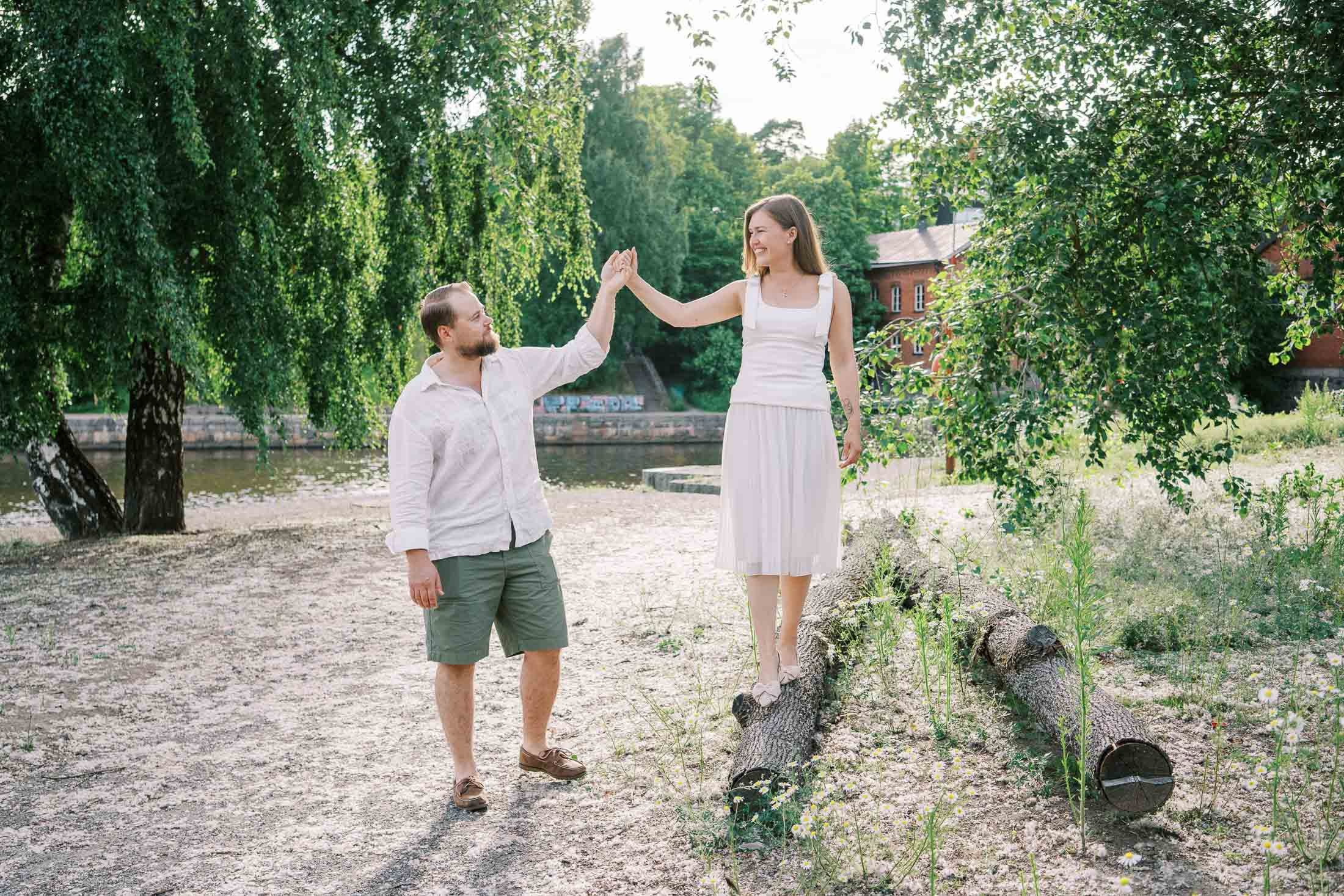 Kihlakuvaus Vanhankaupunginkoski. StudioHappyMoment — Fine Art Wedding Photographer in Italy, France, Spain & Finland