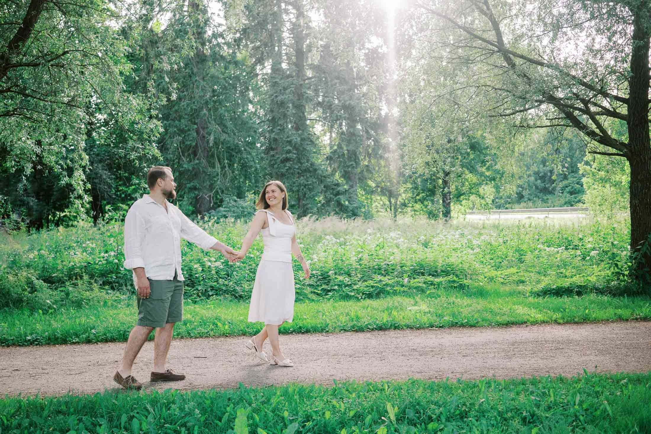 Kihlakuvaus Vanhankaupunginkoski. StudioHappyMoment — Fine Art Wedding Photographer in Italy, France, Spain & Finland