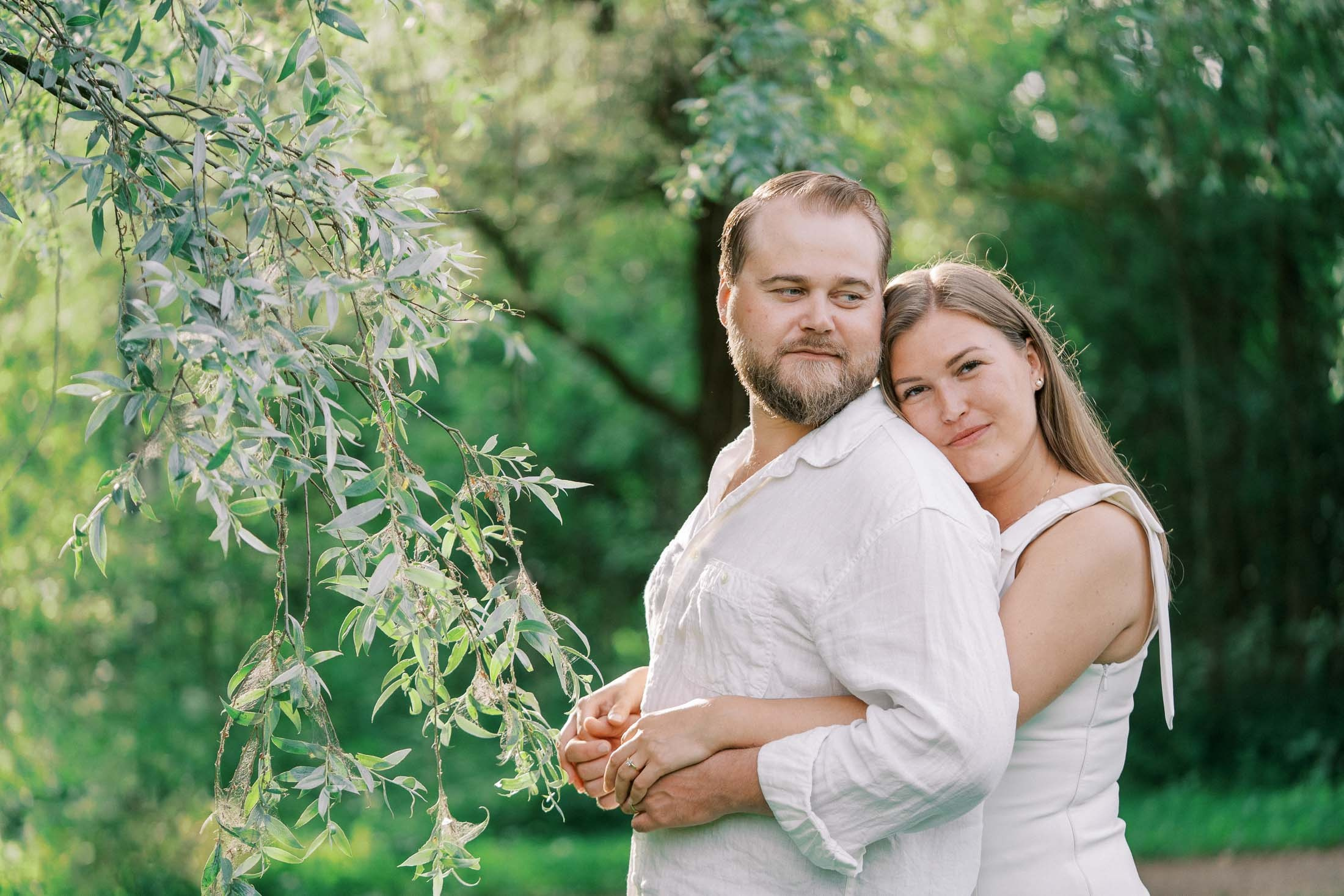 Kihlakuvaus Vanhankaupunginkoski. StudioHappyMoment — Fine Art Wedding Photographer in Italy, France, Spain & Finland