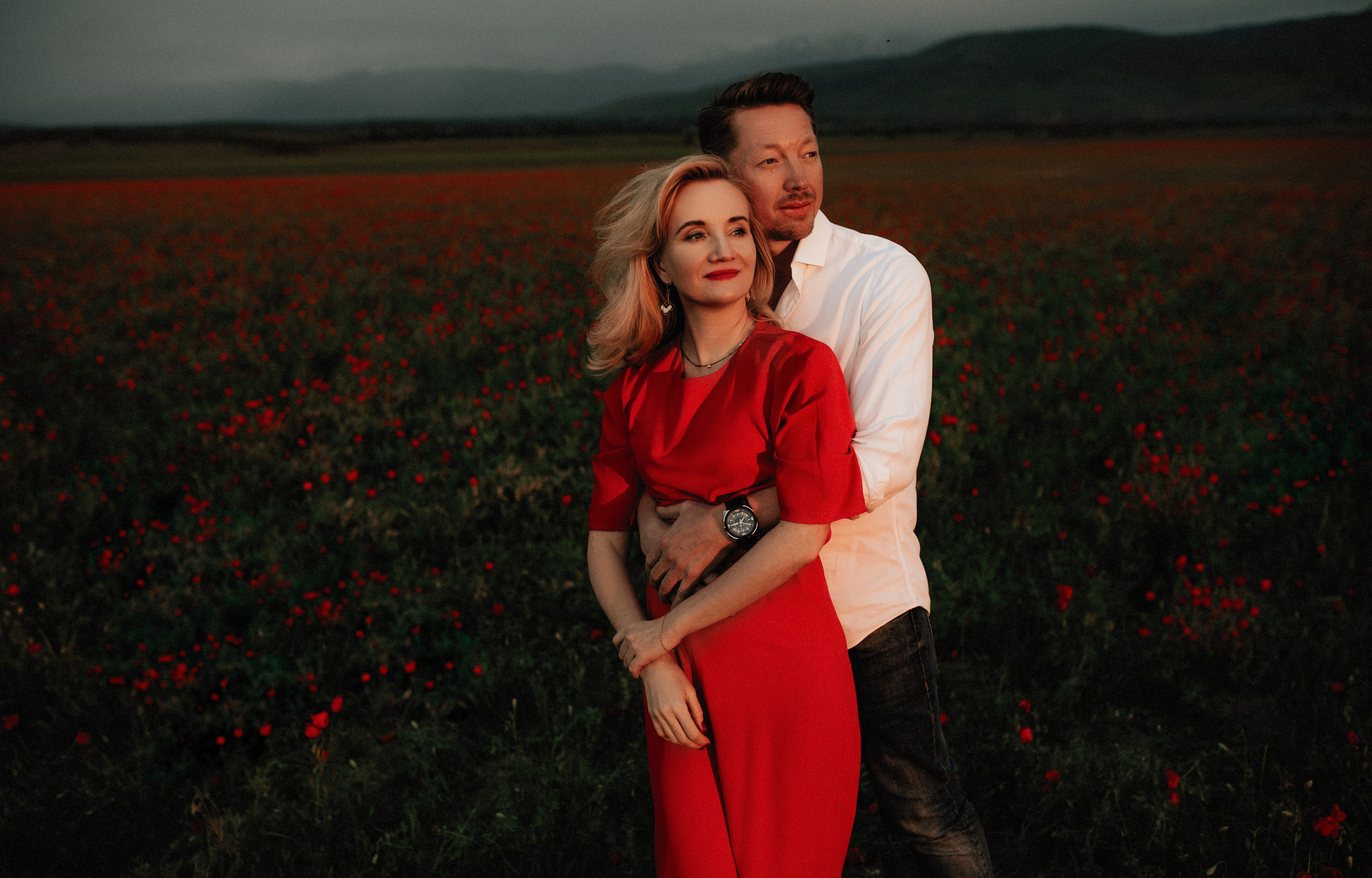 В маках. Валерия Вартанова. Фотограф