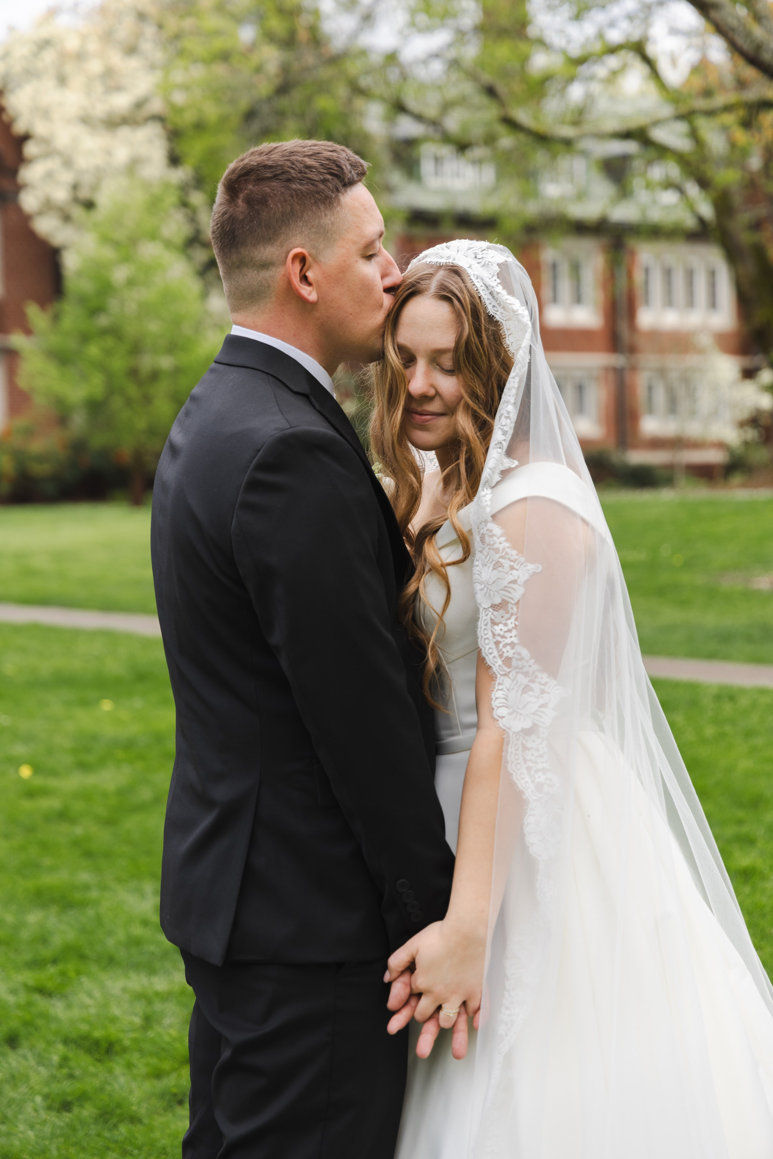 Wedding photography. Eikanmedia | Photographer and videographer capturing weddings, families, engagements, pregnancy & newborns | Vancouver, WA | USA