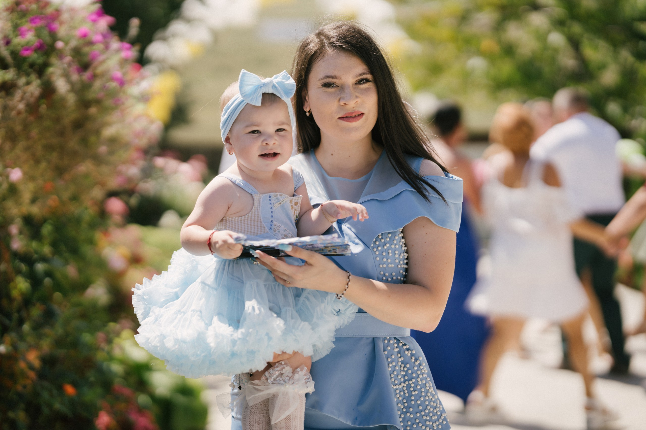 - mireasă Lavinia pregătire casa părintească Hârlău- mire Mihai pregătire Flămânzi cavalerii de onoare- fotograf nuntă Casa Jorovlea- ședință foto miri Mihai și Lavinia- nuntă elegantă Casa Jorovlea- fotografie de nuntă naturală România- domnișoare de onoare pregătire mireasă- emoții nuntă biserică- dansul mirilor Casa Jorovlea* fotograf profesionist nuntă Botoșani Iași* fotografie documentară de nuntă- familie și prieteni la nuntă- nași Mihai și Nicoleta nuntă- portret mireasă în lumină naturală- petrecere nuntă Casa Jorovlea- Nuntă Mihai și Lavinia – momente emoționante din ziua nunții, pregătirile mirilor în Hârlău și Flămânzi, ceremonia religioasă și ședința foto realizată de  AlinoFotoStudio -  Mireasa Lavinia în timpul pregătirilor la Hârlău-  Mihai pregătit de cavalerii de onoare în Flămânzi - Ceremonia religioasă a mirilor Mihai și Lavinia-Ședință foto romantică de nuntă Mihai și Lavinia - Dansul mirilor la petrecerea de nuntă -  fotograf nuntă Iași-  fotograf nuntă Botoșani- wedding photography Romania- AlinoFotoStudio - AlinoFotoStudio - Alin Chirilă fotograf - fotograf Botoșani - fotograf Iași - fotograf Hârlău - fotograf Bacău - fotograf Suceava - fotograf București - fotograf Neamț - servicii foto video - fotograf evenimente - fotograf nuntă - fotograf botez - wedding photographer Romania - ședință foto nuntă - fotografie de eveniment - wedding photography - fotografie profesională - fotograf profesionist România- povestitor prin fotografie, servicii foto - video -profesionale