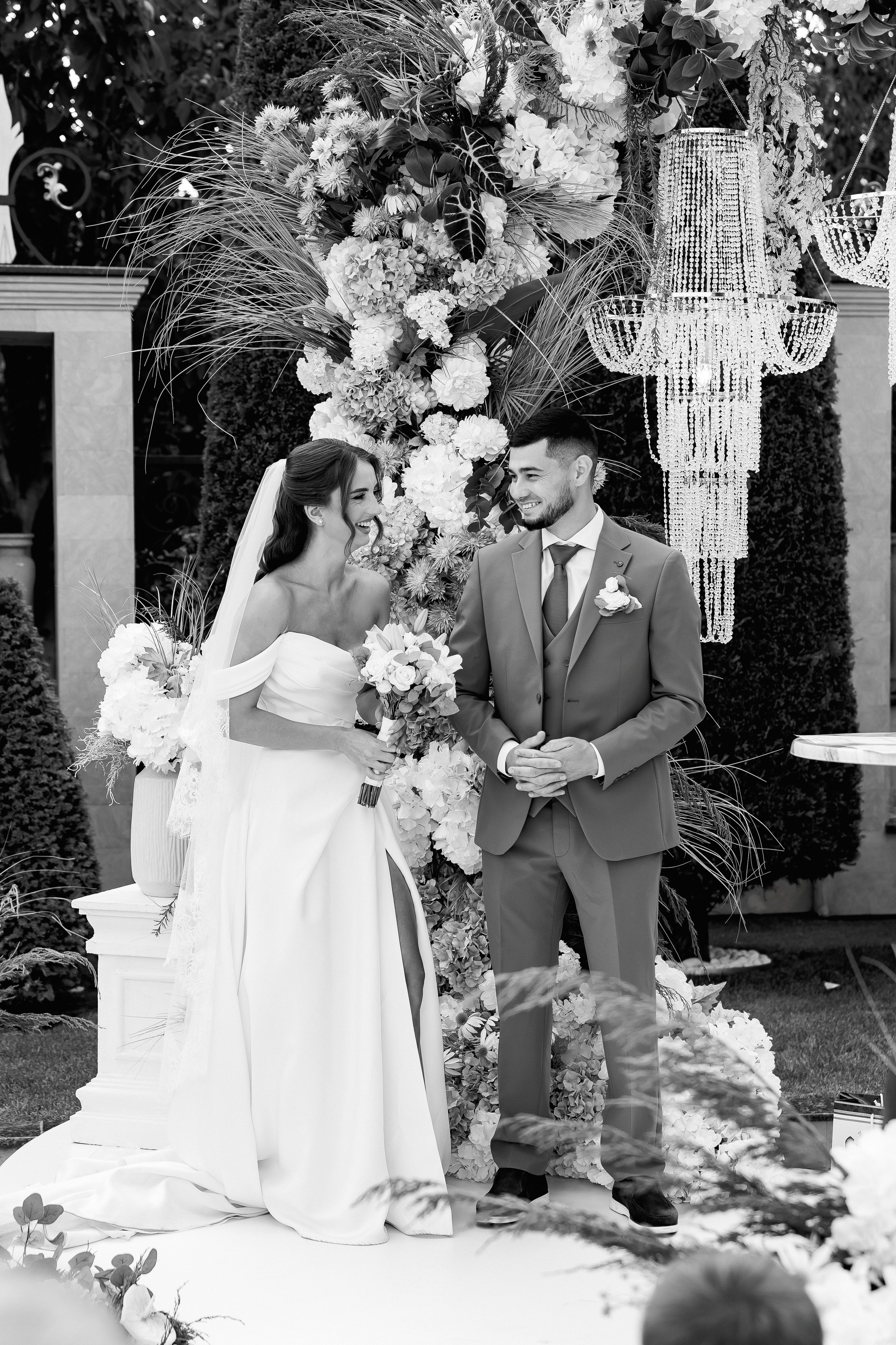 Eugen & Livia — Grand Elysee — Wedding Day. Servicii Foto și Video 067188353