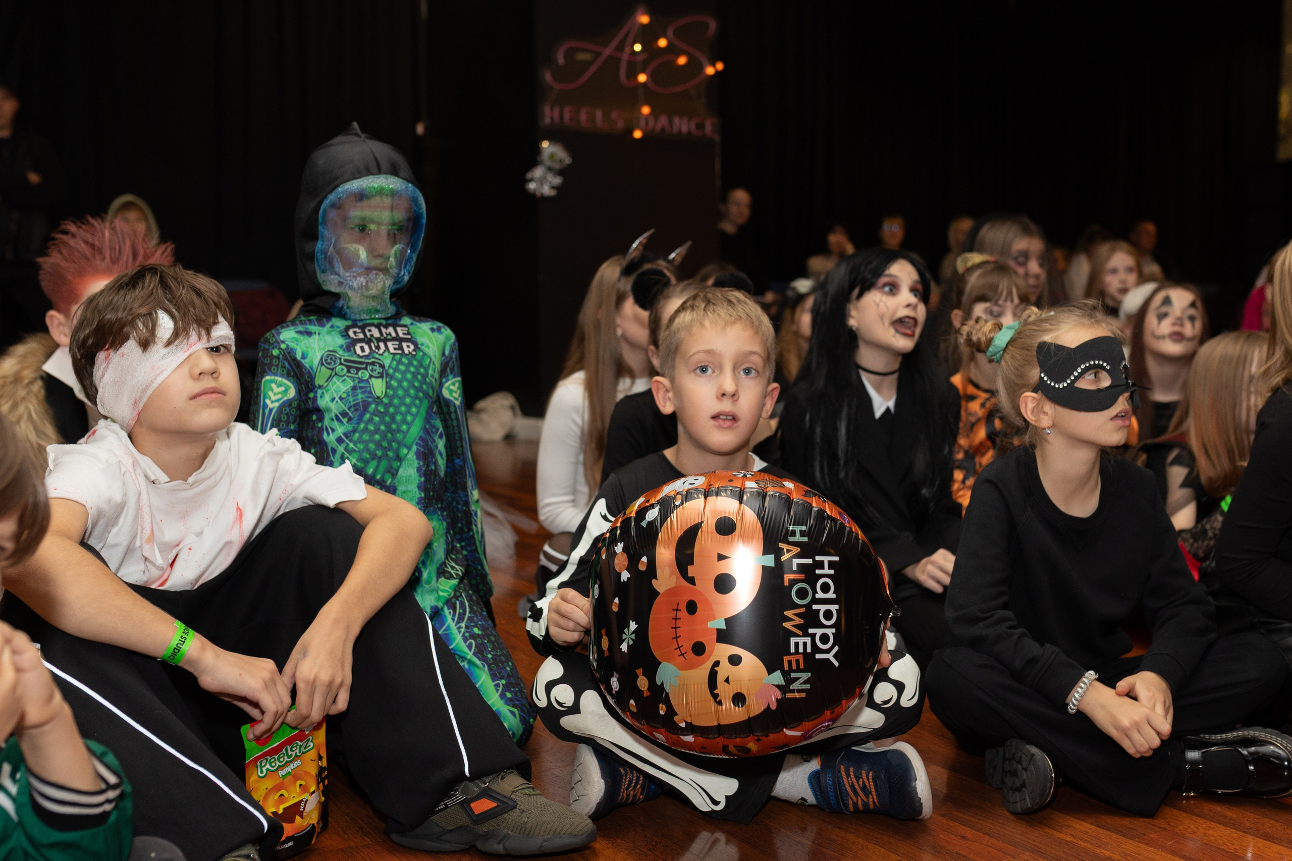 Leo dance studio Helloween 2025. Семейный и детский фотограф в Варшаве Мила Бобровская