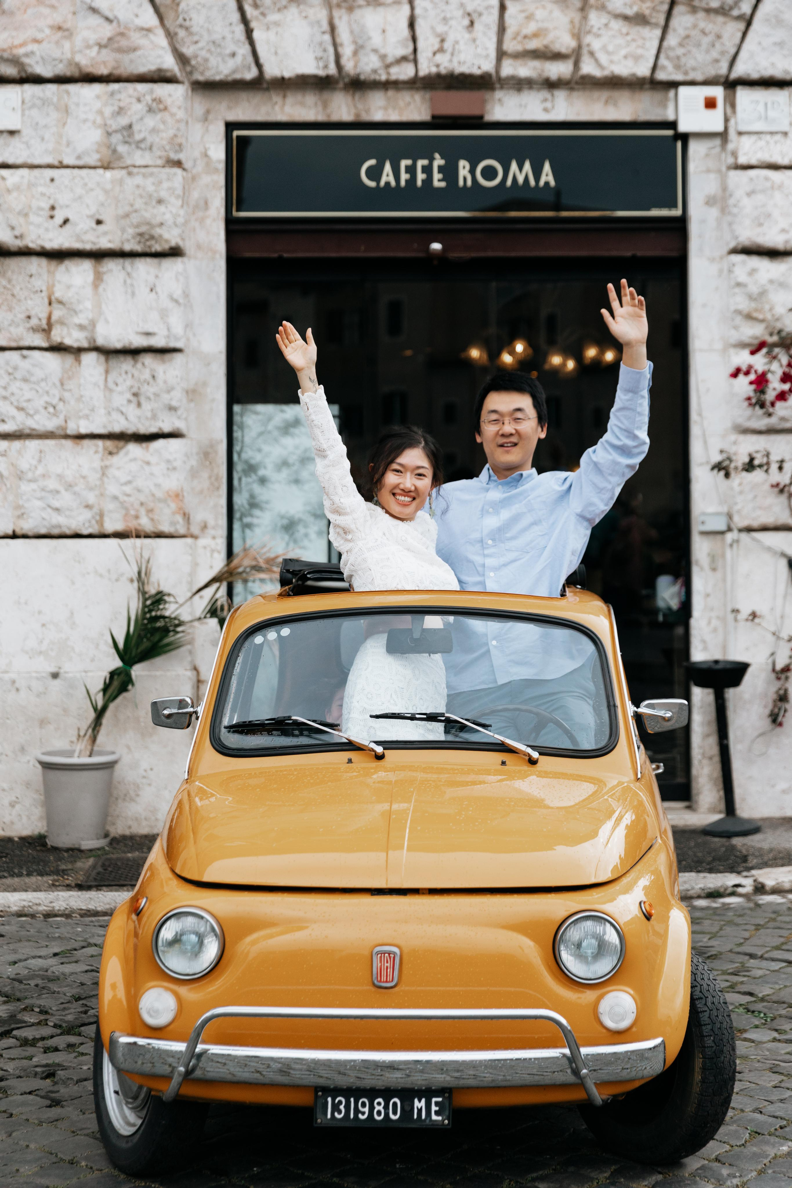 Fiat 500 and Vespa. Photographer in Rome