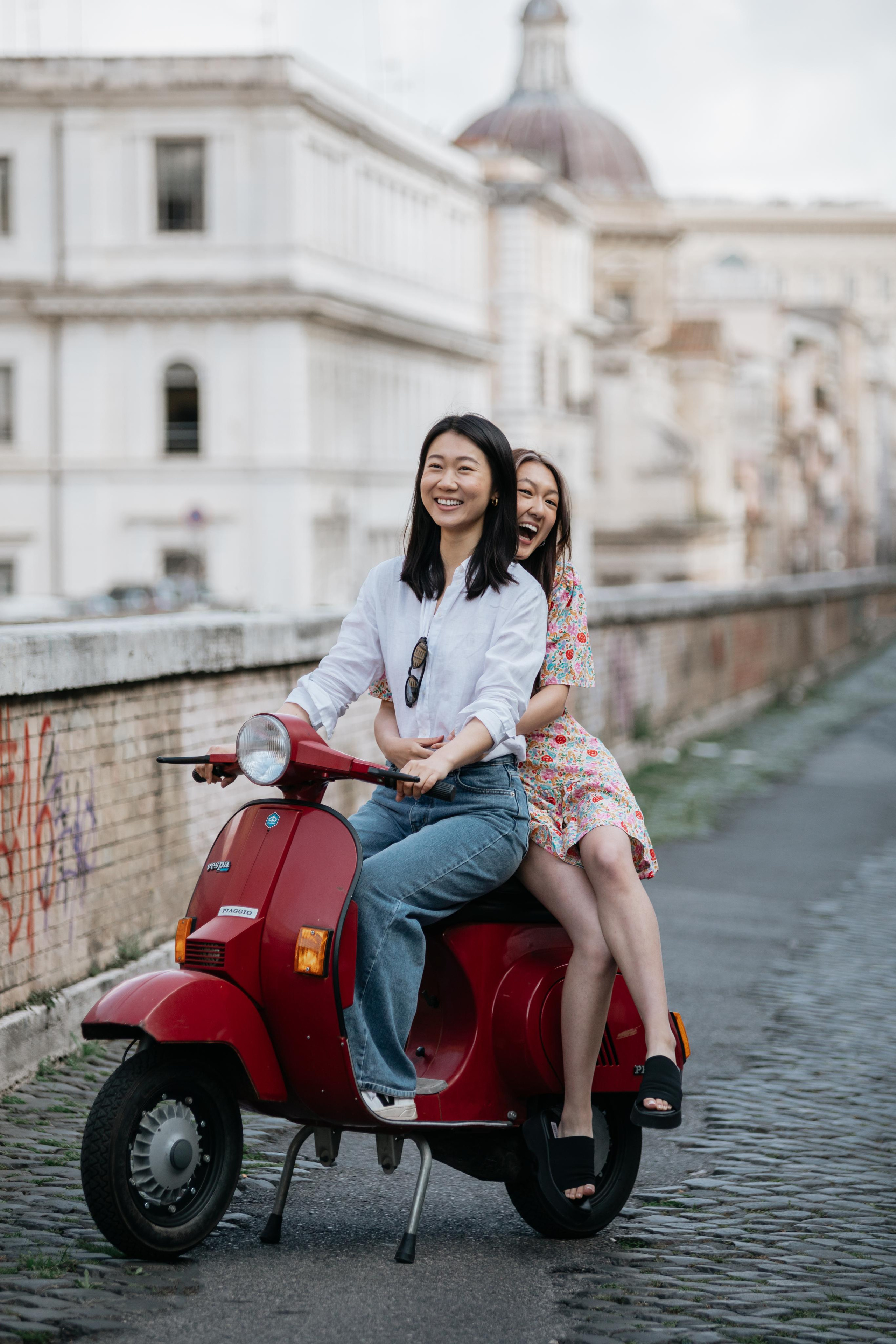 Fiat 500 and Vespa. Photographer in Rome