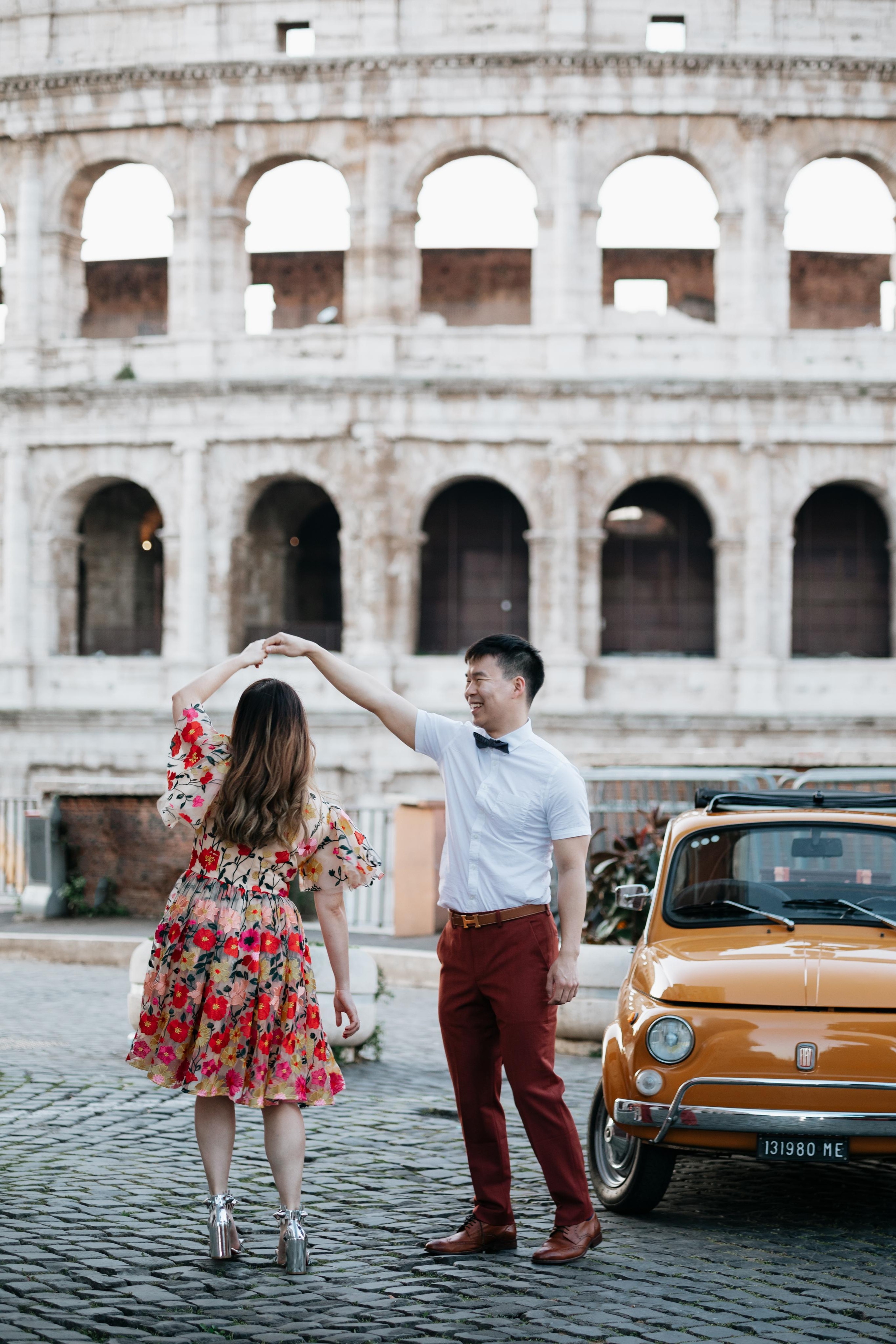 Fiat 500 and Vespa. Photographer in Rome