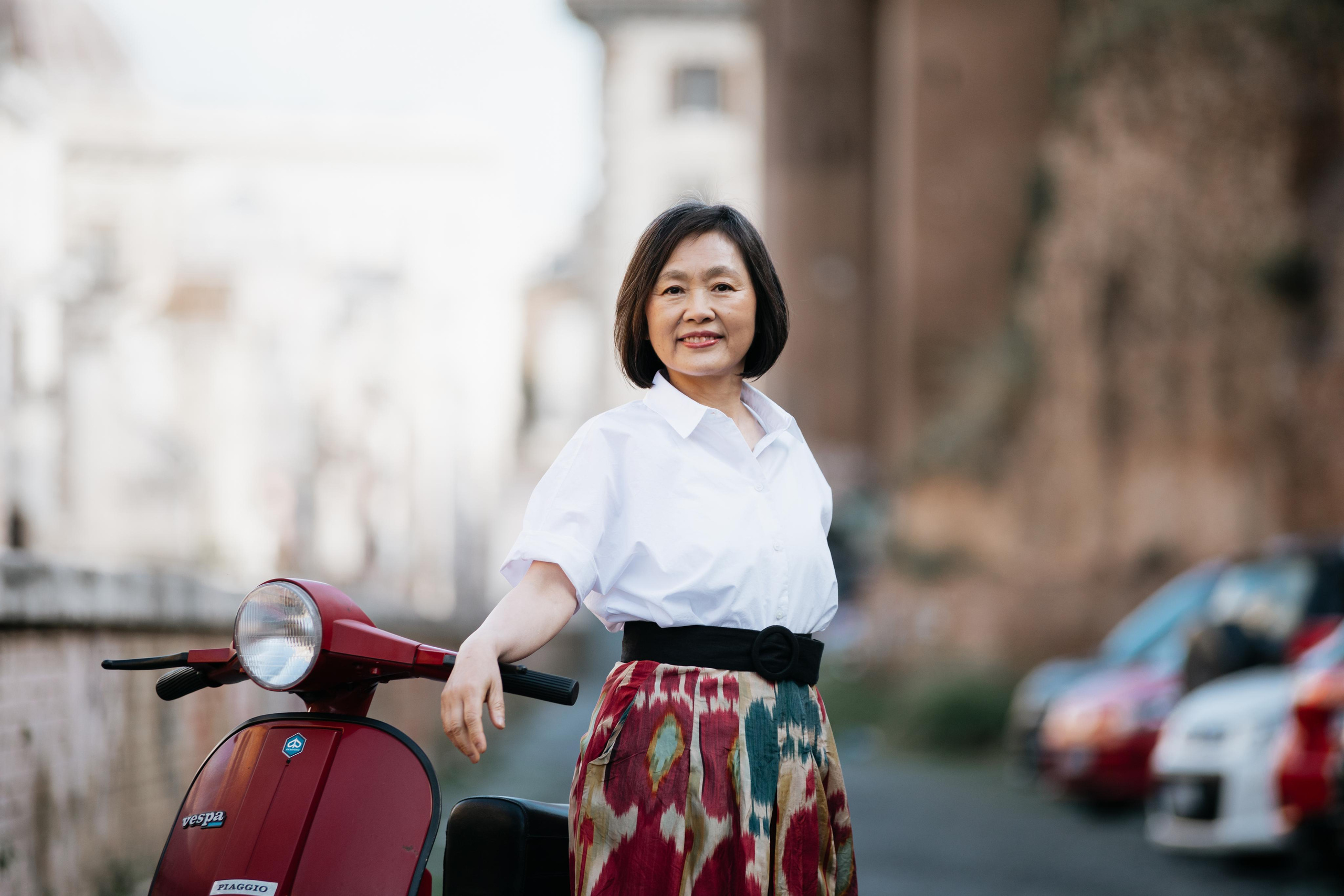 Fiat 500 and Vespa. Photographer in Rome