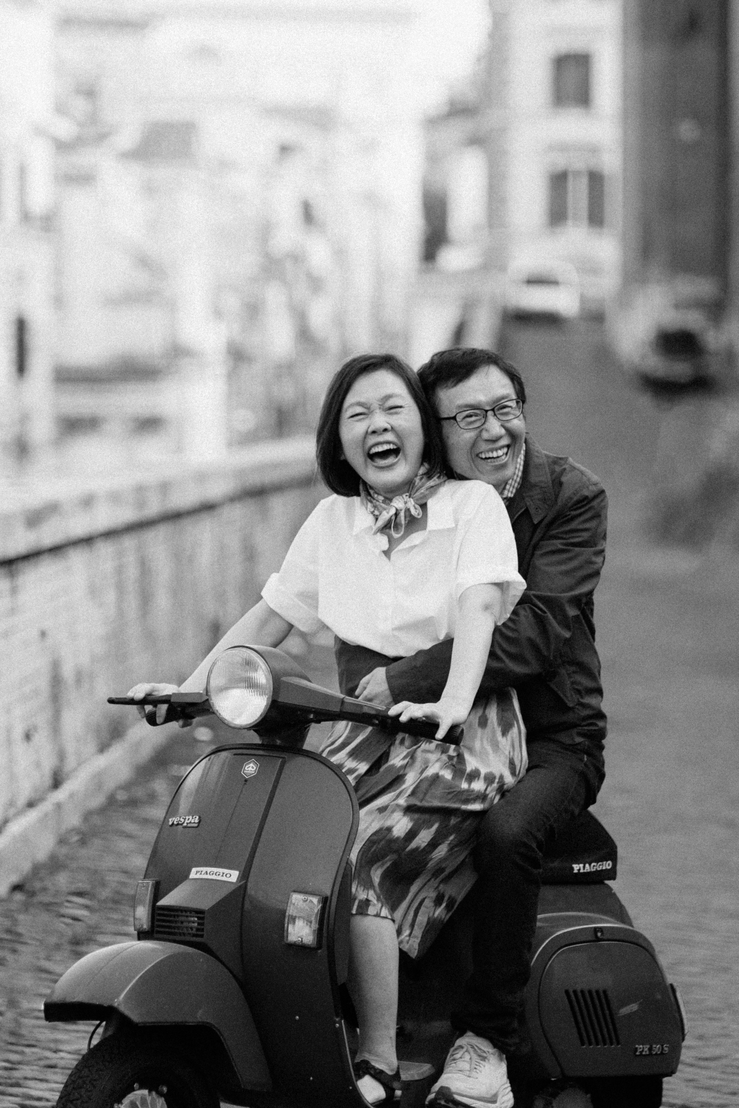 Fiat 500 and Vespa. Photographer in Rome