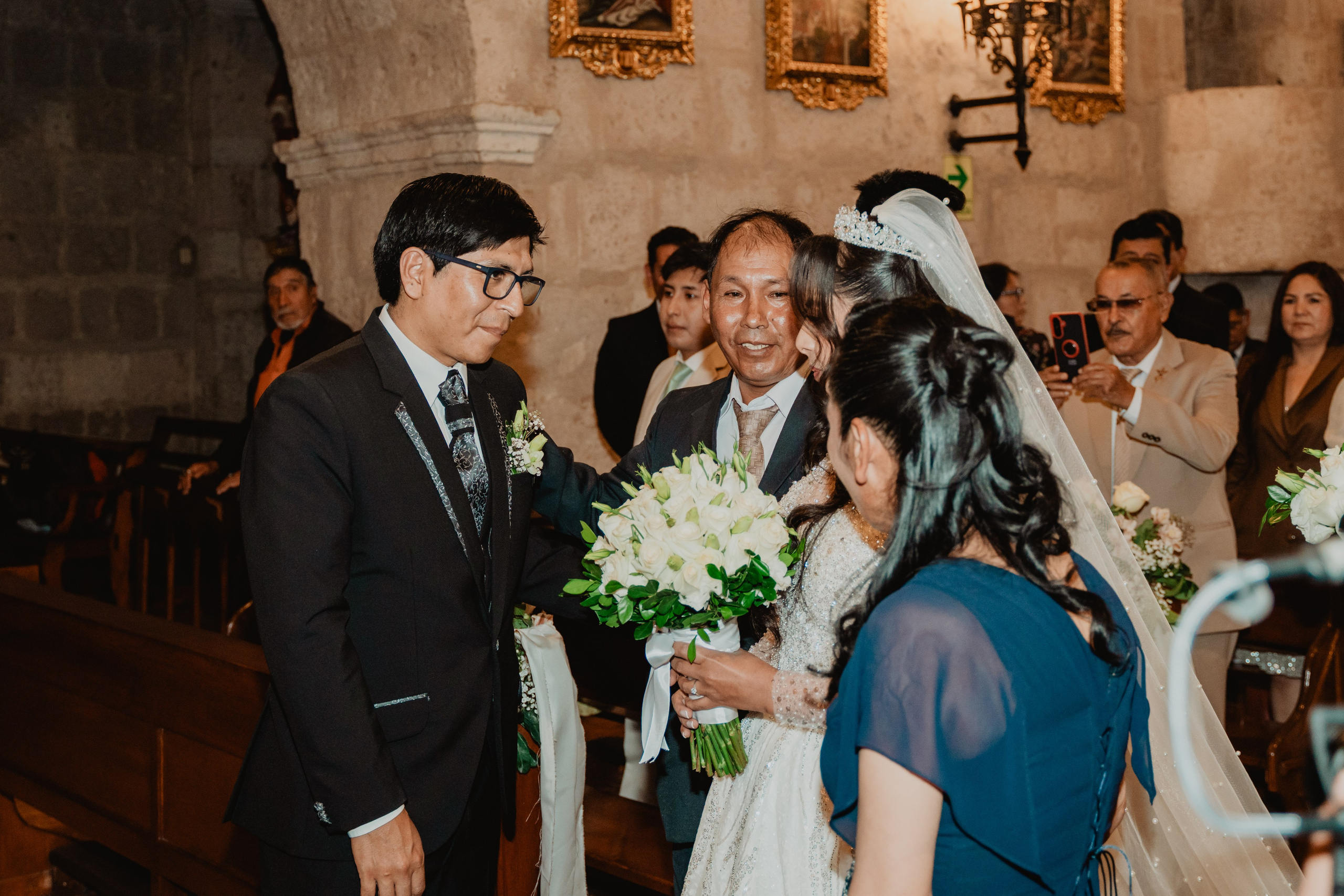 FERNANDO + MARIBEL | BODA RELIGIOSA. Studio KVTA | Fotografía y Video de Bodas en Arequipa