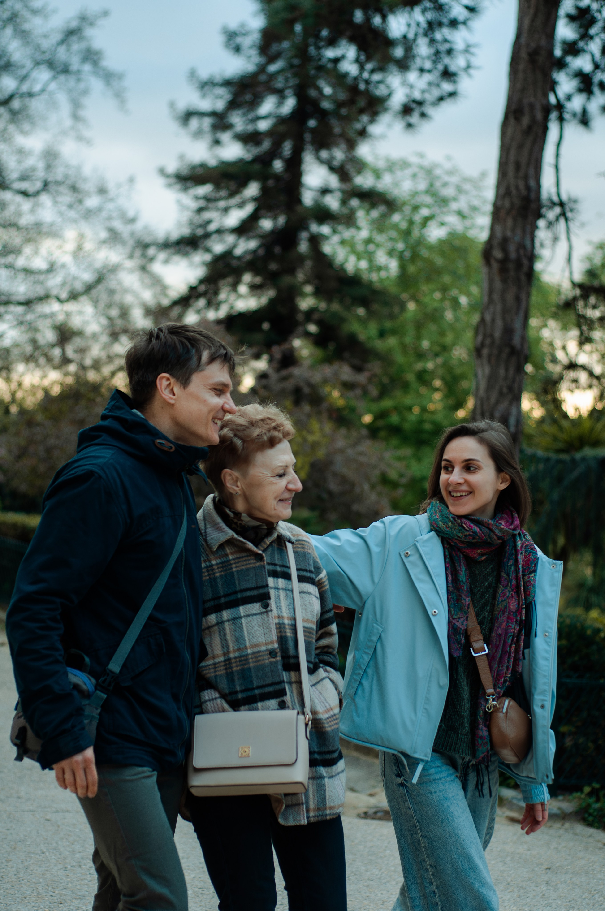 Family photoshoot at the Trocadero. Paris photographer — Polina Osipova
