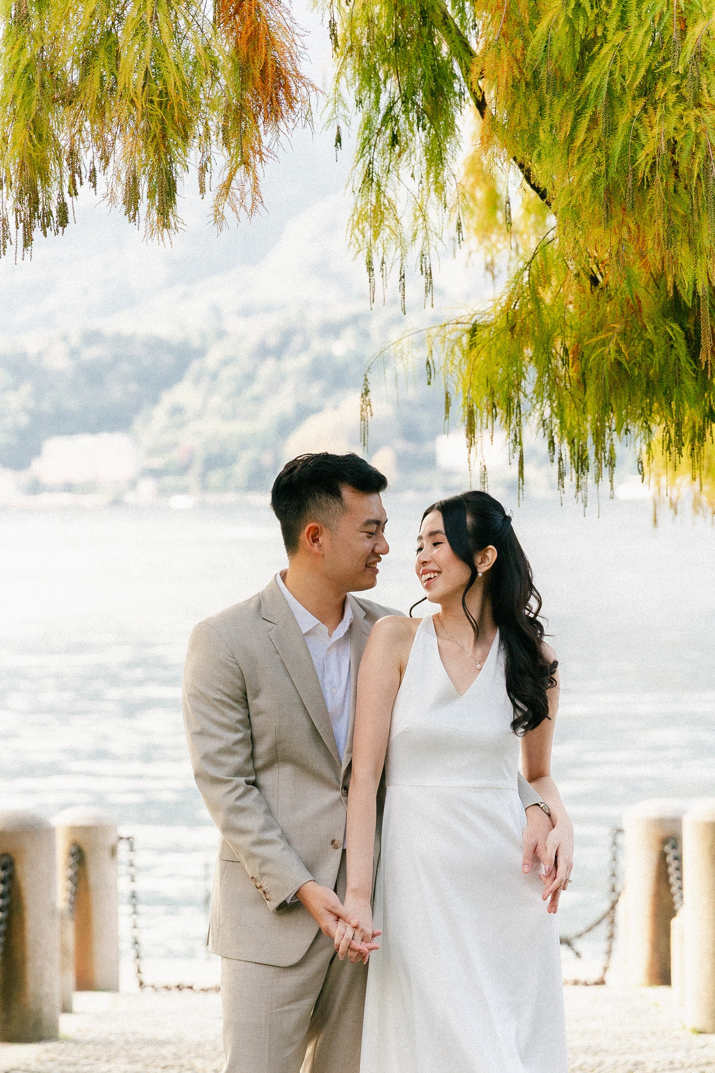 Bride and groom at Villa Melzi on lake como 