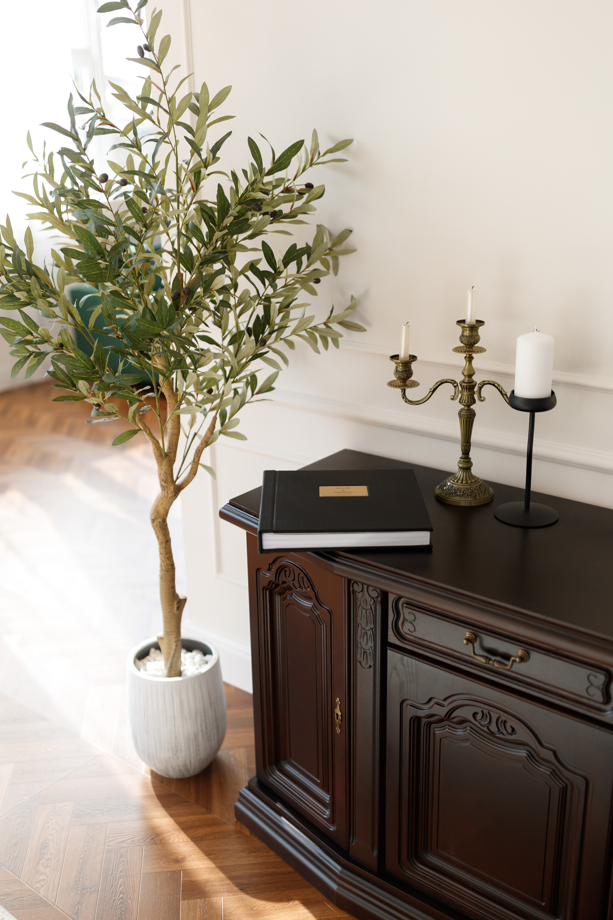 Albume de Nuntă cu Copertă din Eco-Piele Neagră – Eleganță Clasică și Povestea Dragostei Tale. Scarlat Photography