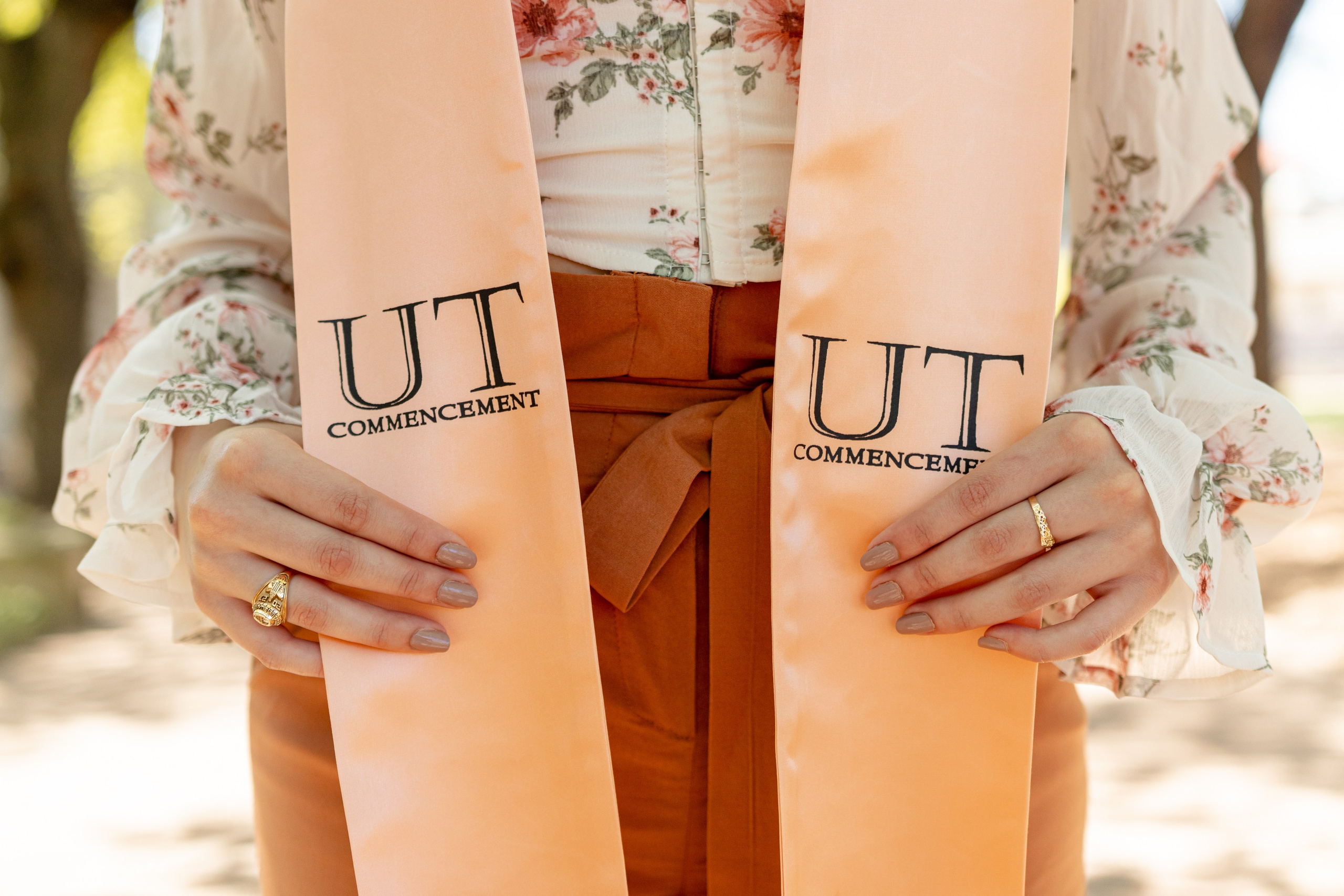 Noelia’s senior photoshoot at the University of Texas