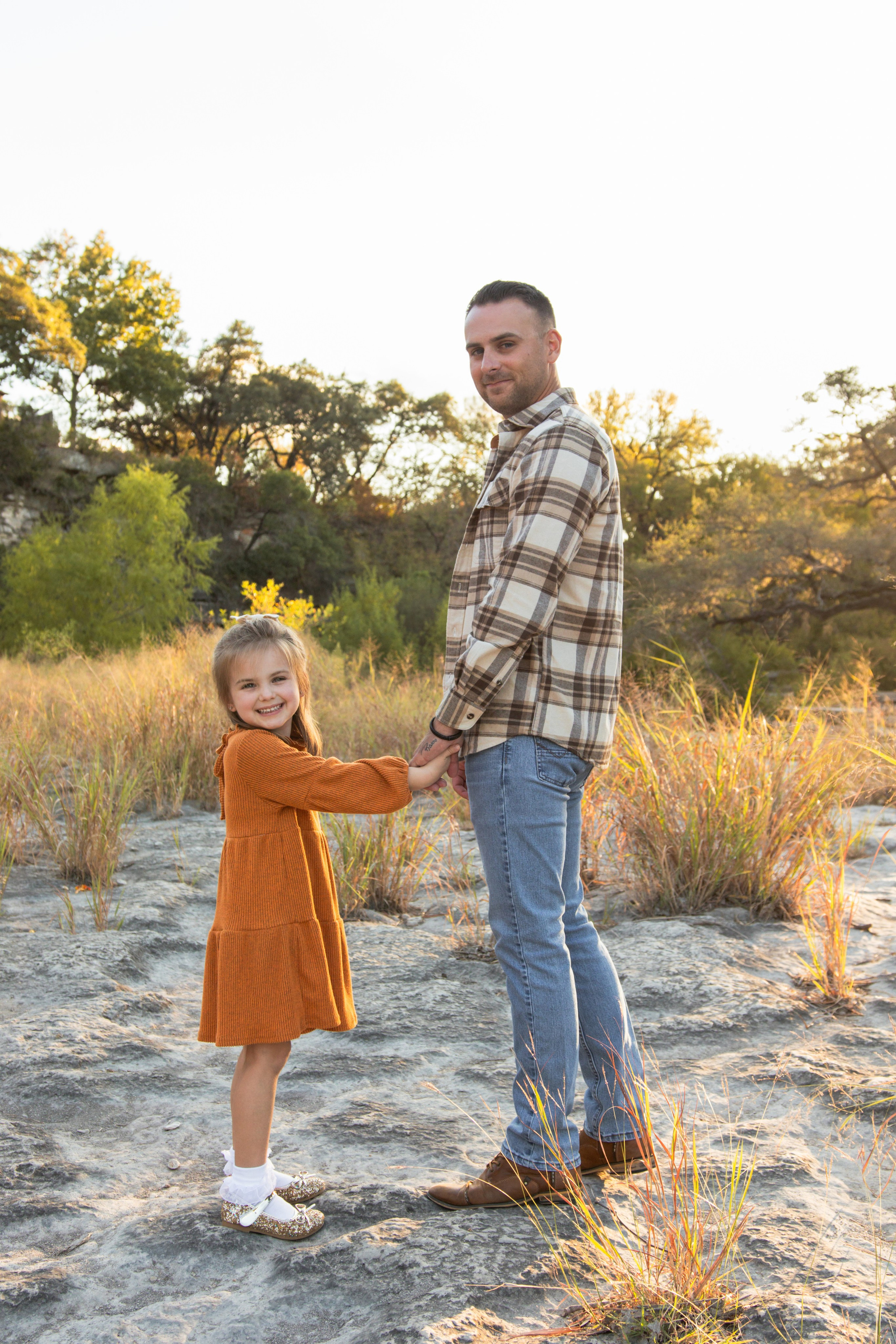 Family photoshoot at Bull Creek Park in Austin