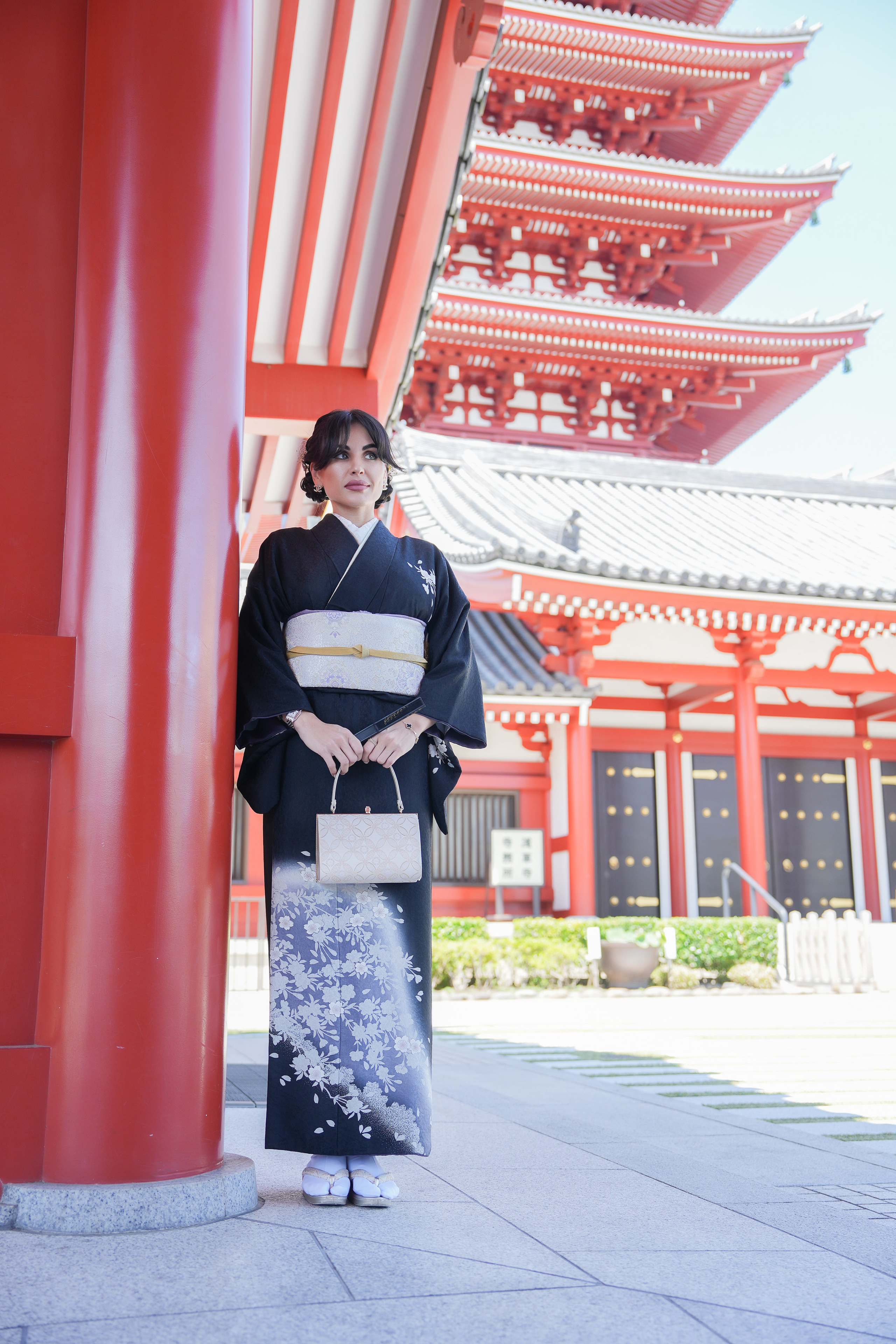 Съёмка в Кимоно возле храма. Фотограф в Токио Япония
