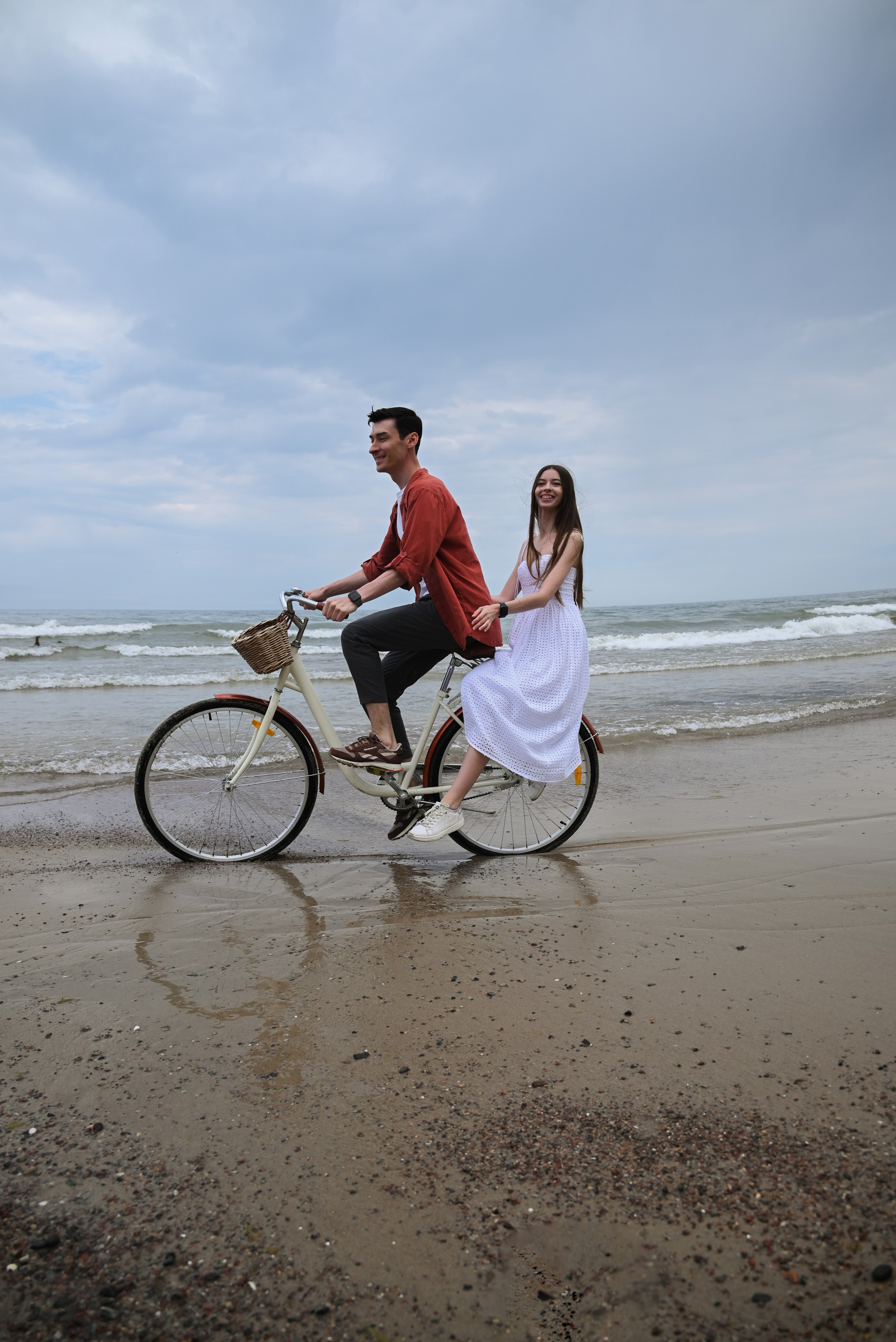 Love photography story on the riva of the see