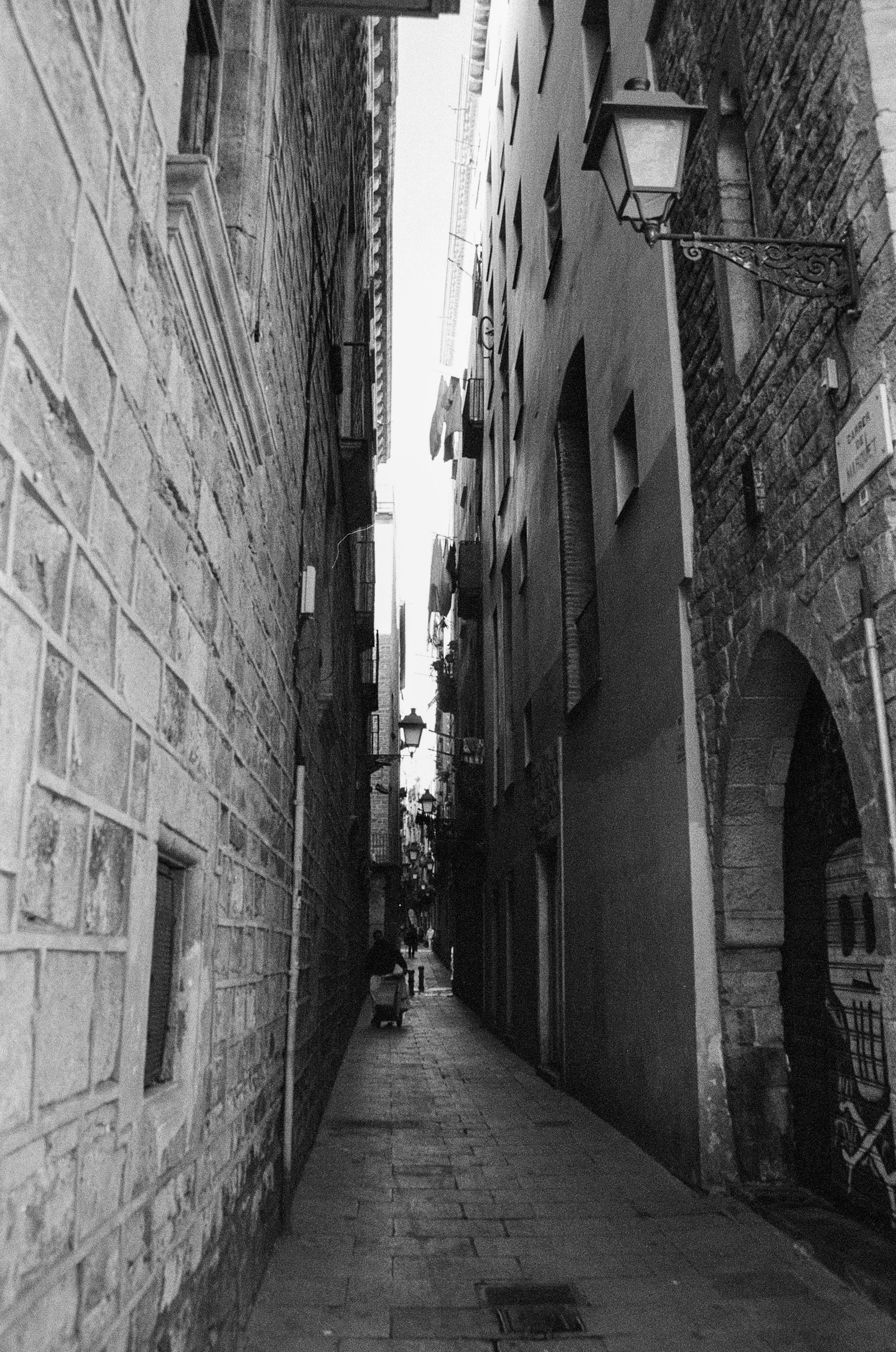 Barcelona — Light, Rhythm and Architecture. Wedding Stories — Professional Wedding Photography & Videography in Germany, Italy, Spain & all across Europe