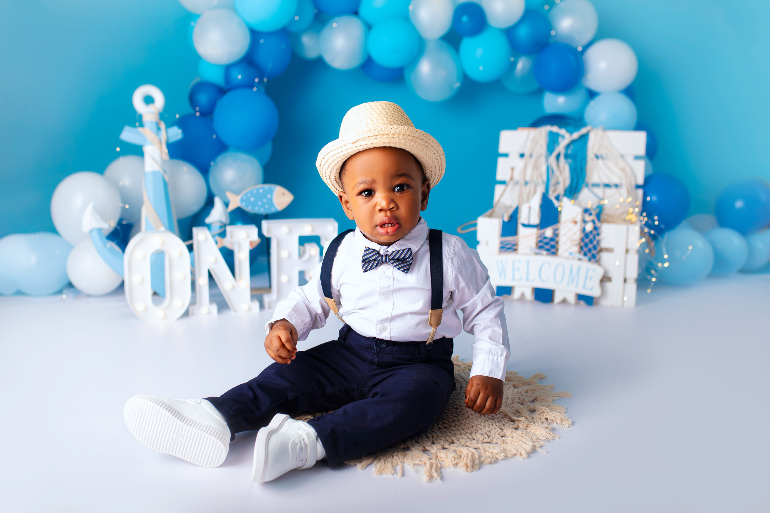 Cake smash photoshoot for One Year. Newborn photographer and Photography Educator in Prague Yana Stelmakh