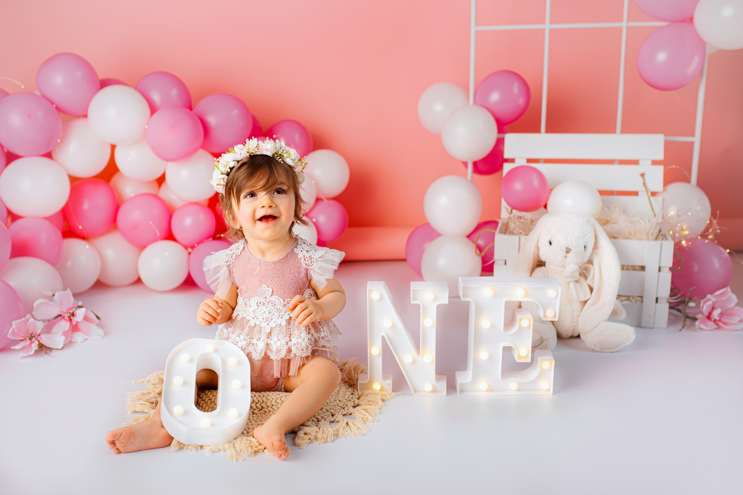 Cake smash photoshoot for One Year. Newborn photographer and Photography Educator in Prague Yana Stelmakh