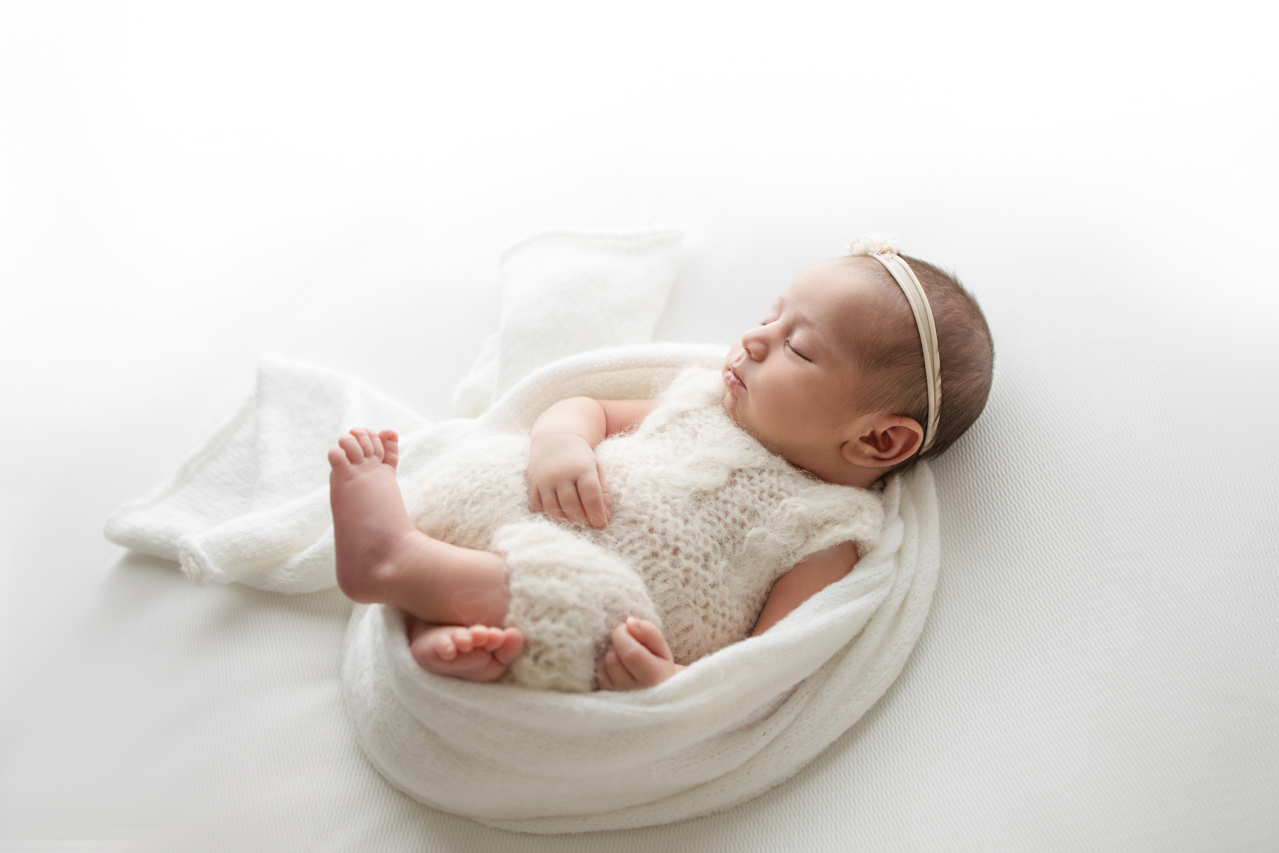 Ensaio Newborn Menina. Kelen Wehr Fotografia | Fotógrafa de Gestante e Newborn em São José dos Campos