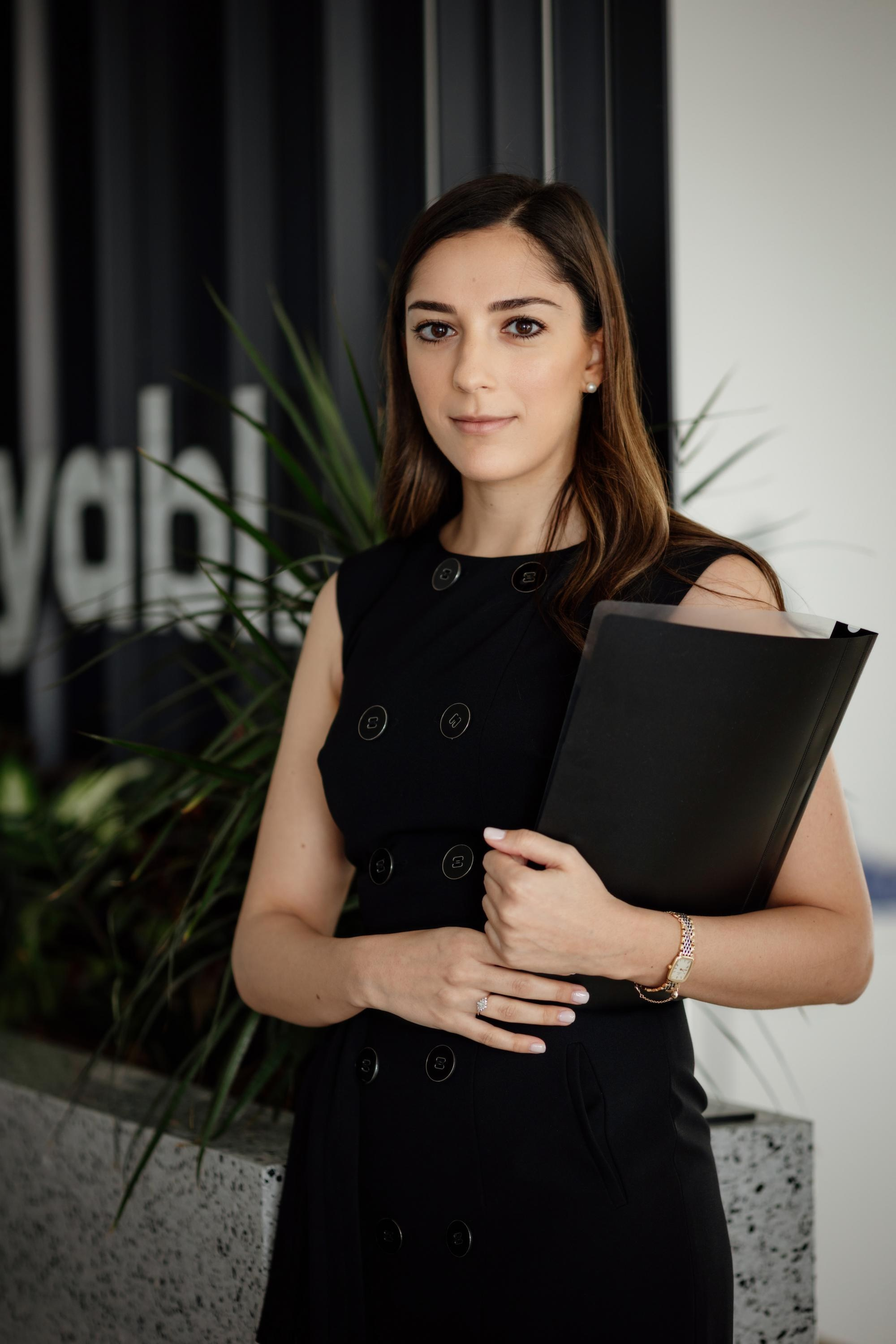 PAYABL. Family and business portrait’s photographer in Cyprus