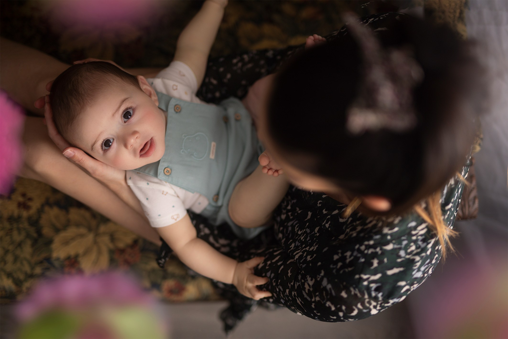 Photographe famille a Bourges seance allaitement 