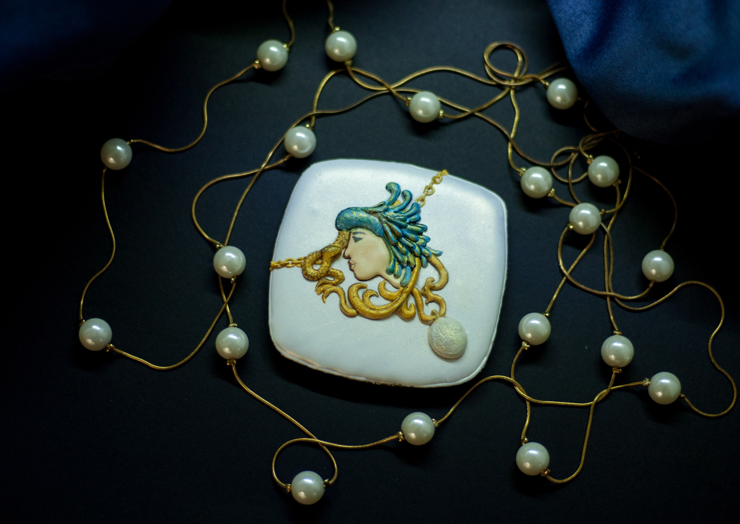 PRODUCT PHOTOGRAPHY. Lero Photographer and a set designer|individual custom portrait and advertising photography in Zutphen