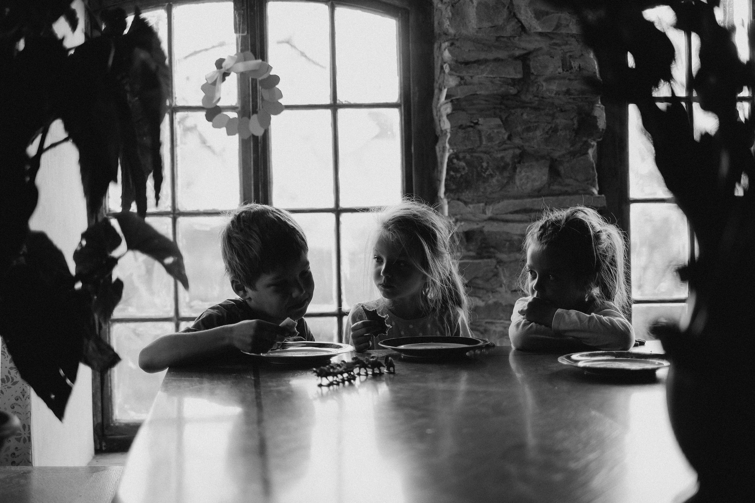 One year in a 500 years old house. Authentische Familienfotografie in Köln