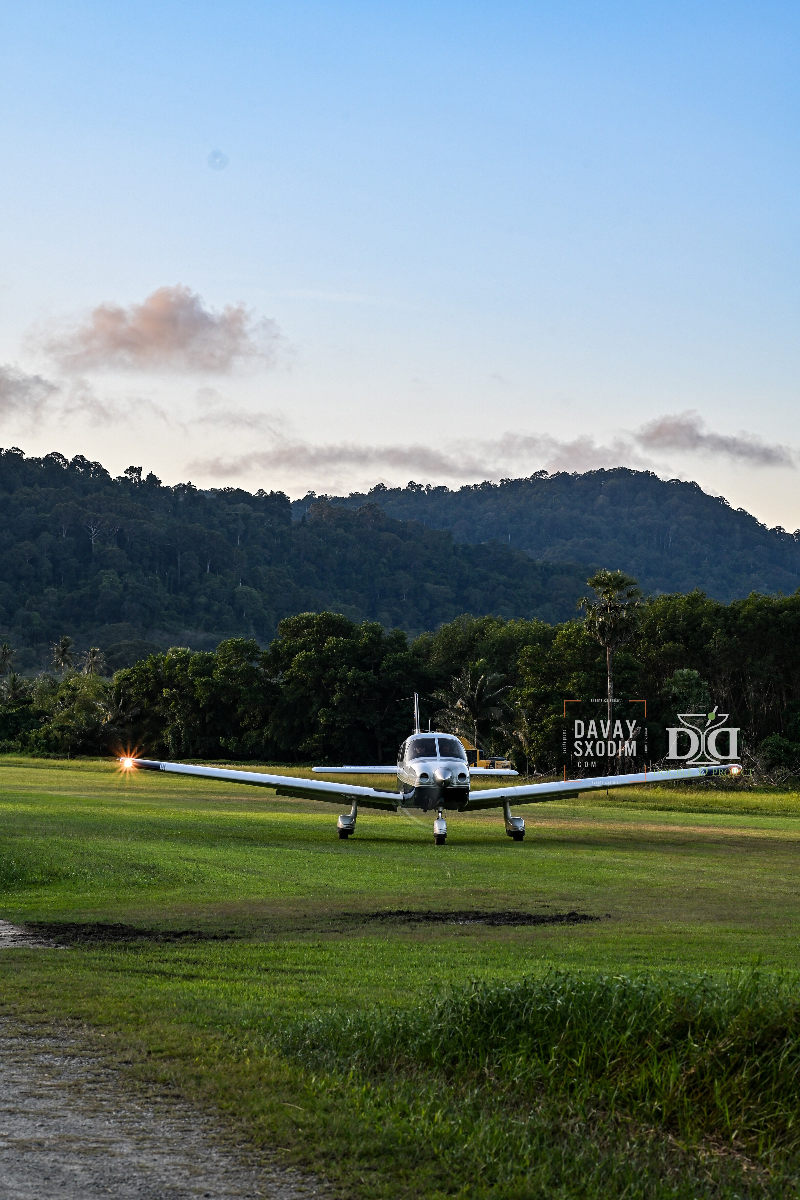 Вечеринка на аэродроме | Фоторепортаж | Афиша | DAVAYSXODIM.com PHUKET. АФИША|ФОТОРЕПОРТАЖИ|ИВЕНТЫ|ПХУКЕТ