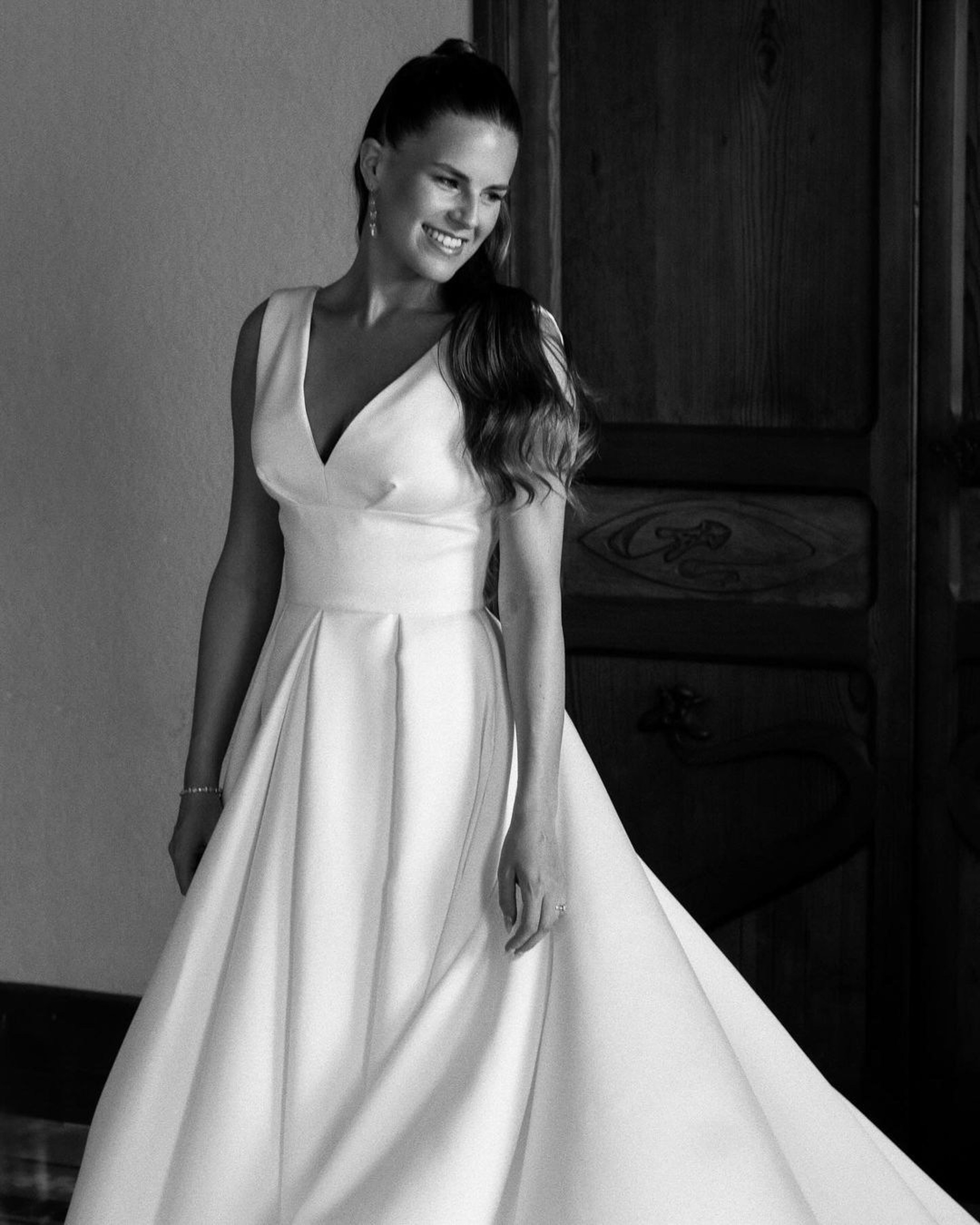 Wedding Ceremony in venue in Mallorca Tramuntana Mountains with British couple. Wedding Celebrant in Mallorca Iban Collin