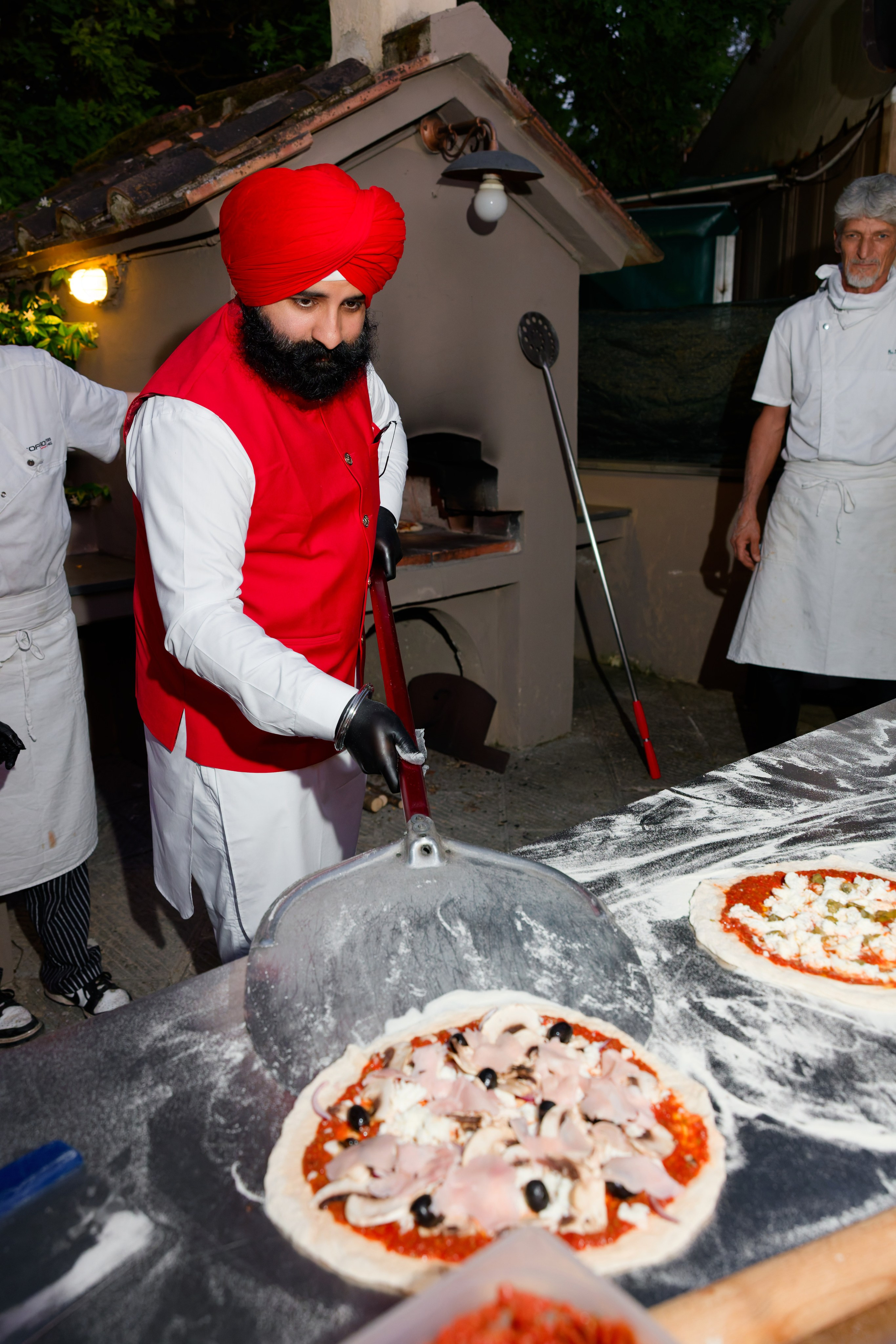 Pizza Party at Tenuta Massini, Florence, Italy. Destination Wedding Photographer — Nikita Burtsev