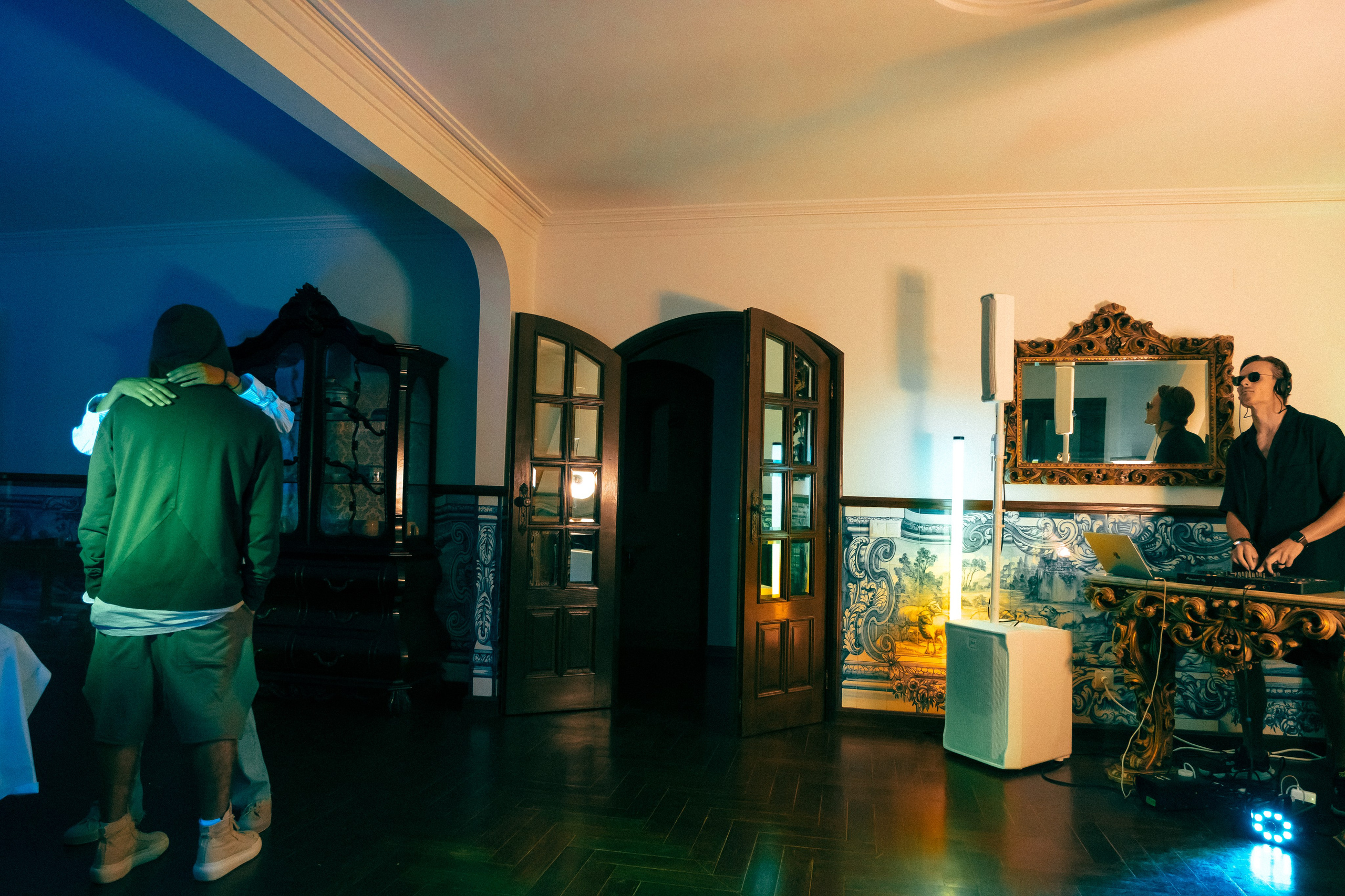 Pool party in  High Villa.  Cascais Sintra Lisbon. Валерія Сичова. Сімейний та репортажний фотограф в Португаліі