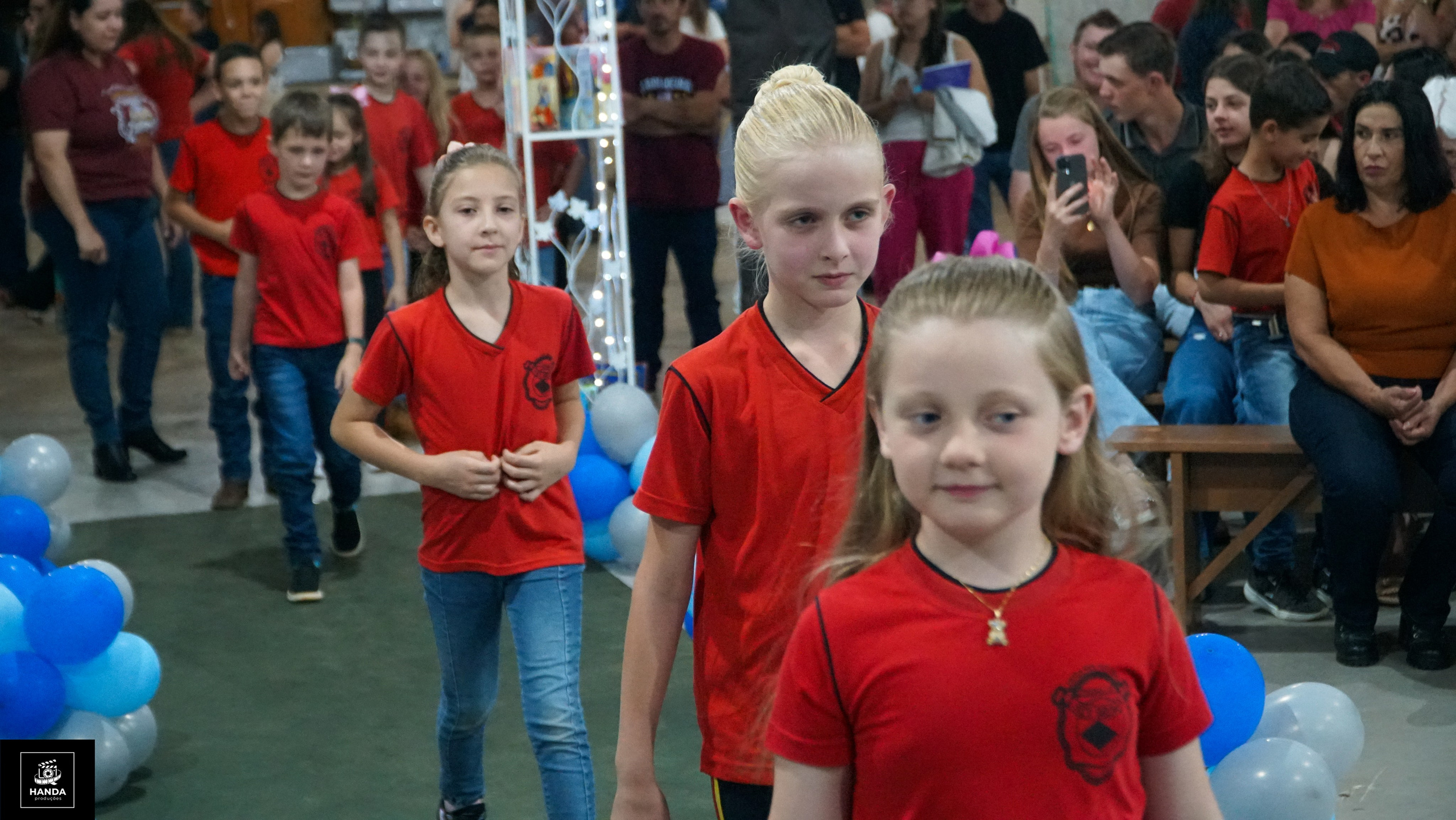 Noite autógrafos colégio Aurélio Buarque de Holanda. Handa Produções