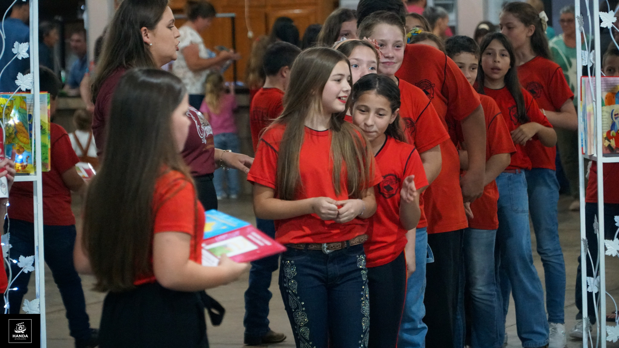 Noite autógrafos colégio Aurélio Buarque de Holanda. Handa Produções
