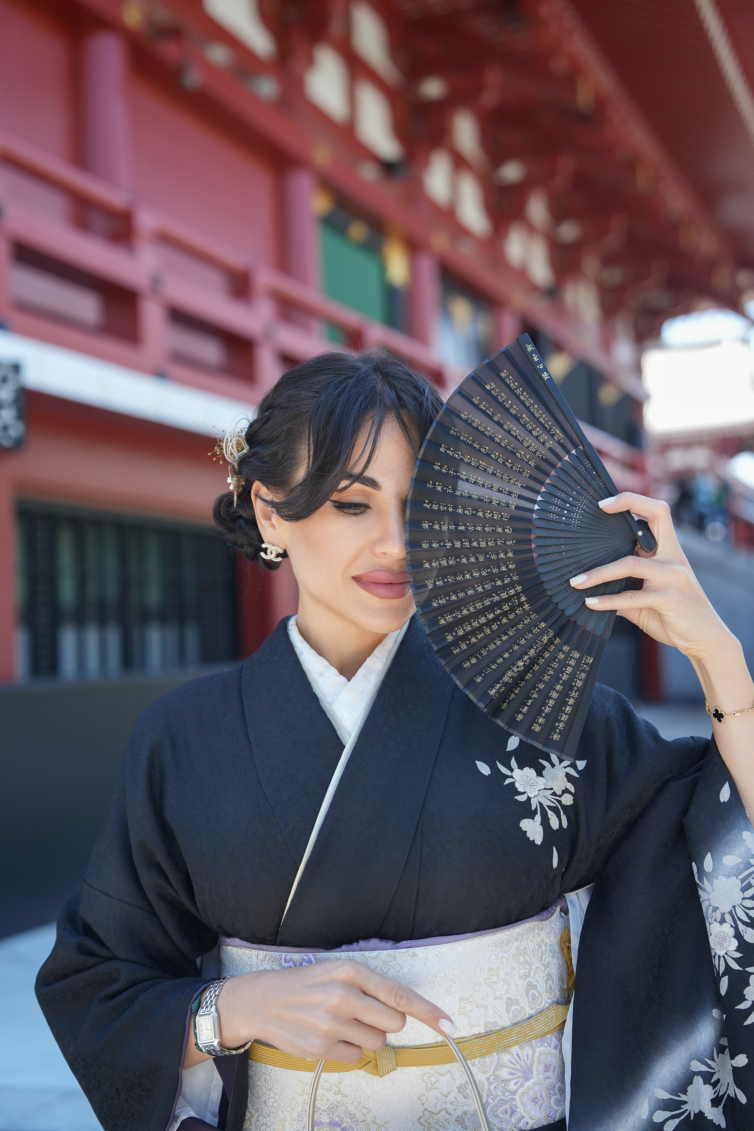 Съёмка в Кимоно возле храма. Фотограф в Токио Япония