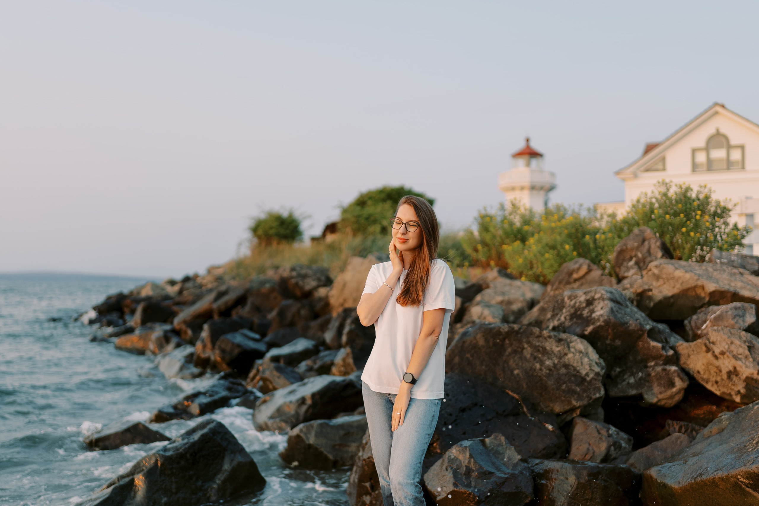 Family photoshoot. Vitalina with her family. August 2024. Lighthouse in Mukilteo. EVAN ARISTOV WEDDING PHOTOGRAPHY — Seattle Wedding Photographer