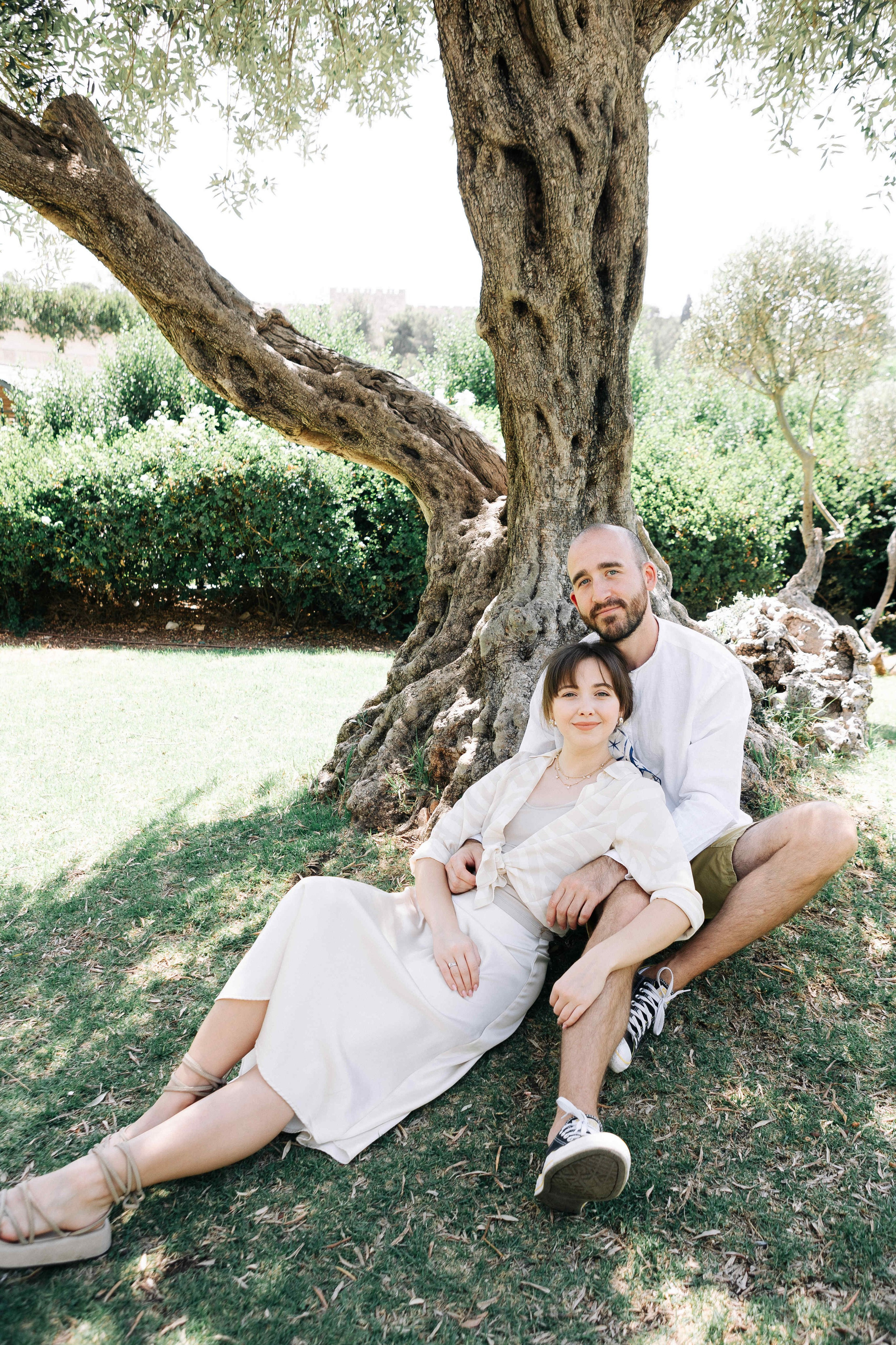 A MONTH AFTER THE WEDDING (morning). PHOTOGRAPHER IN ISRAEL