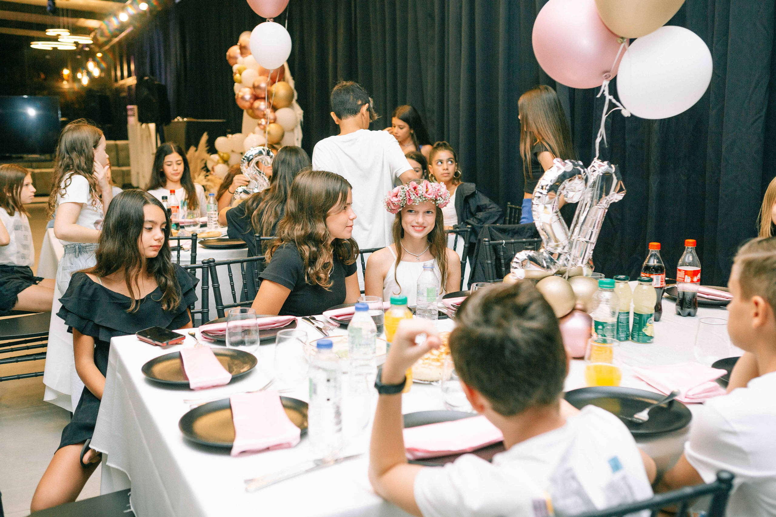 PARTY WITH FRIENDS. Https://shi-photo.com/